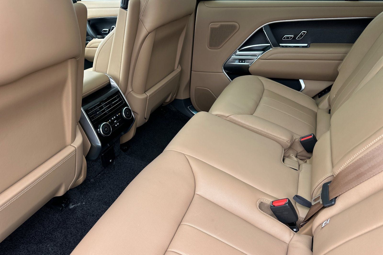 2025 Land Rover Range Rover SE LWB