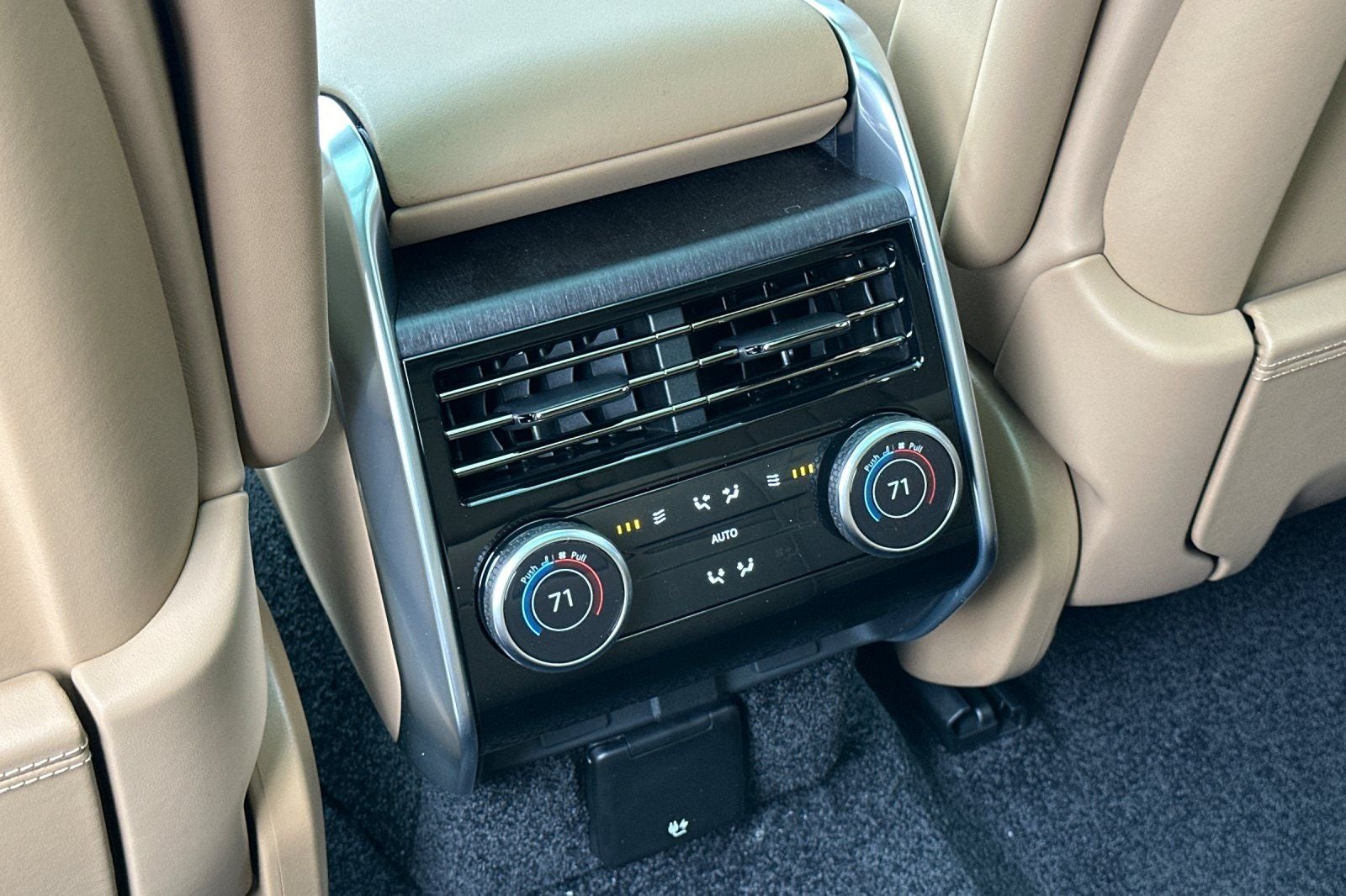 2025 Land Rover Range Rover SE LWB