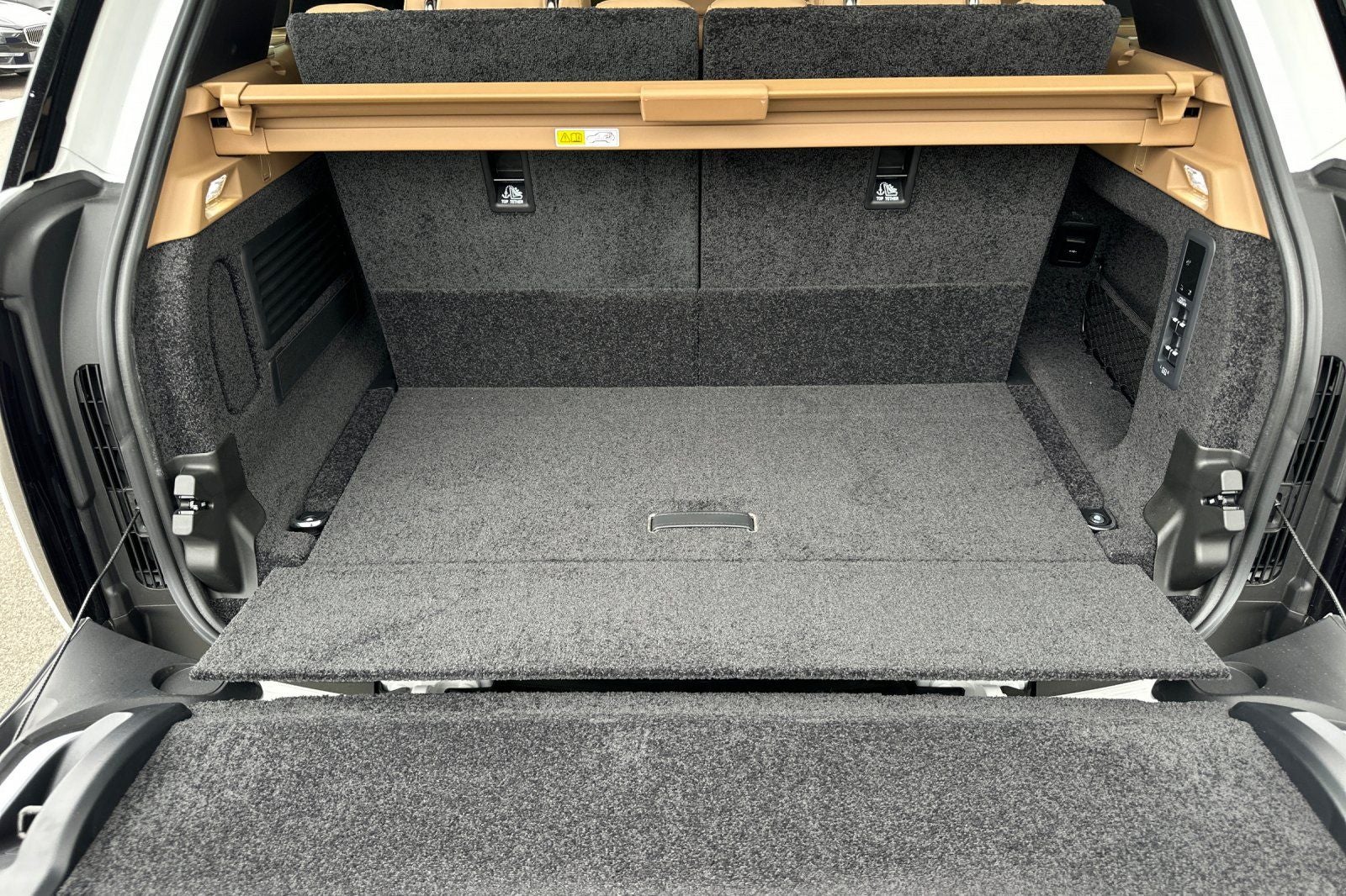 2025 Land Rover Range Rover SE LWB