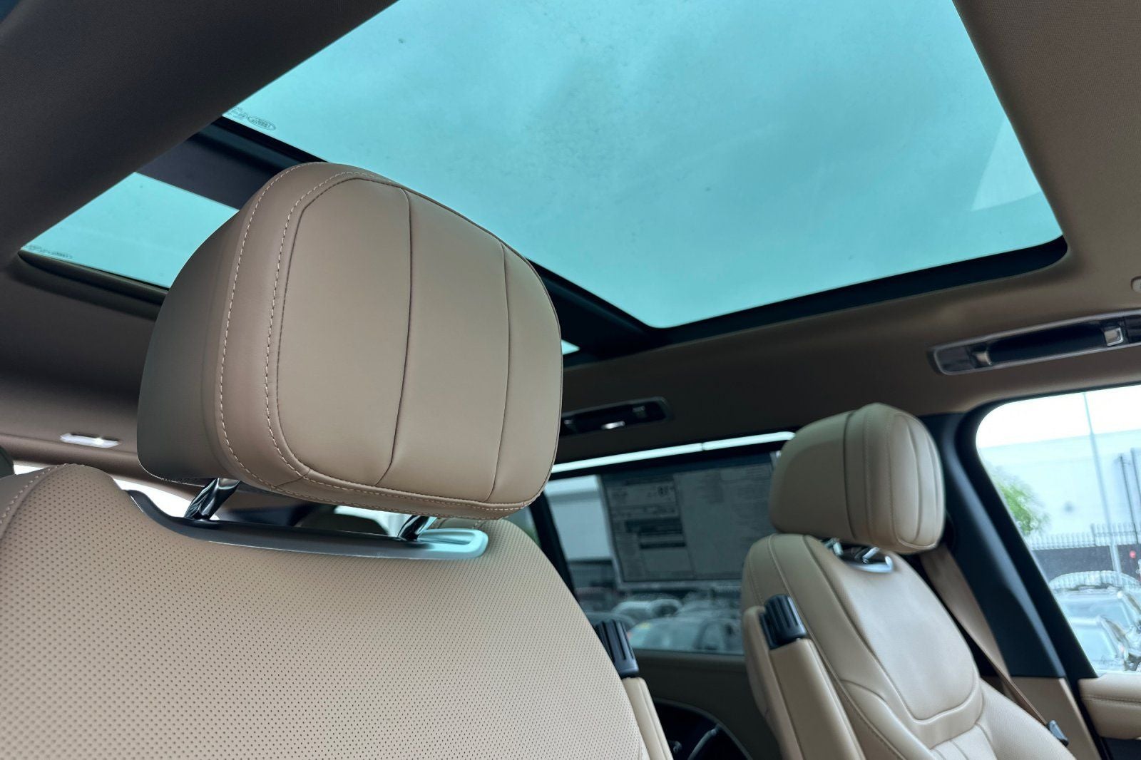 2025 Land Rover Range Rover SE LWB