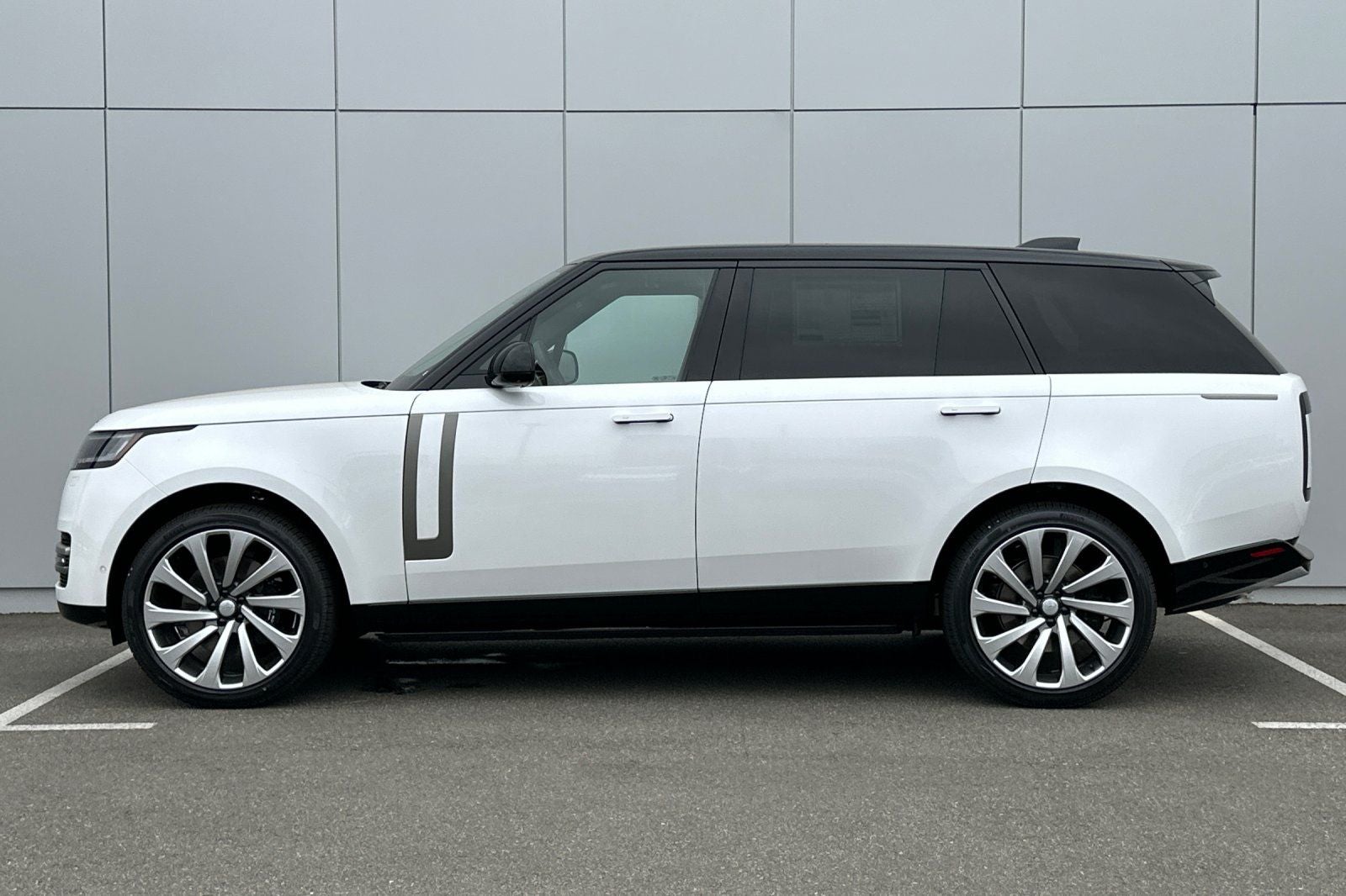 2025 Land Rover Range Rover SE LWB