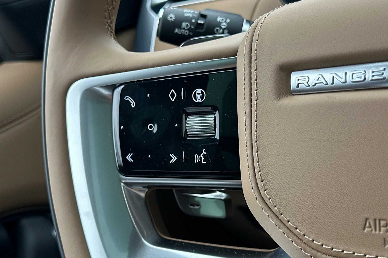 2025 Land Rover Range Rover SE LWB