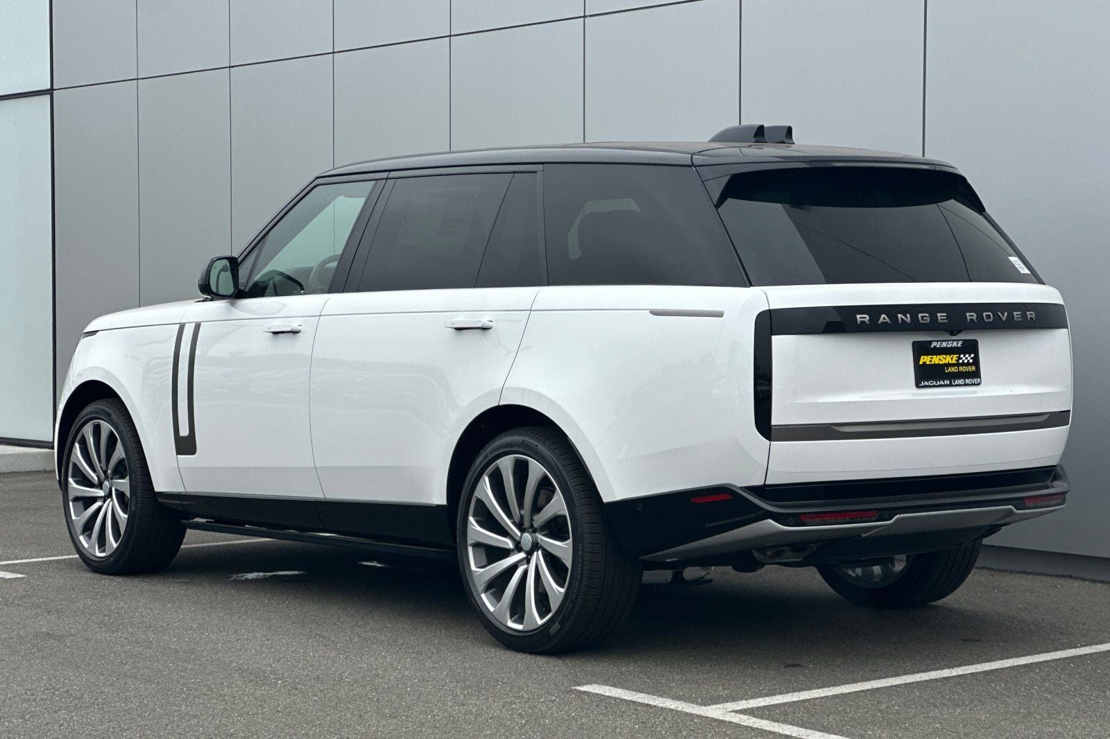 2025 Land Rover Range Rover SE LWB