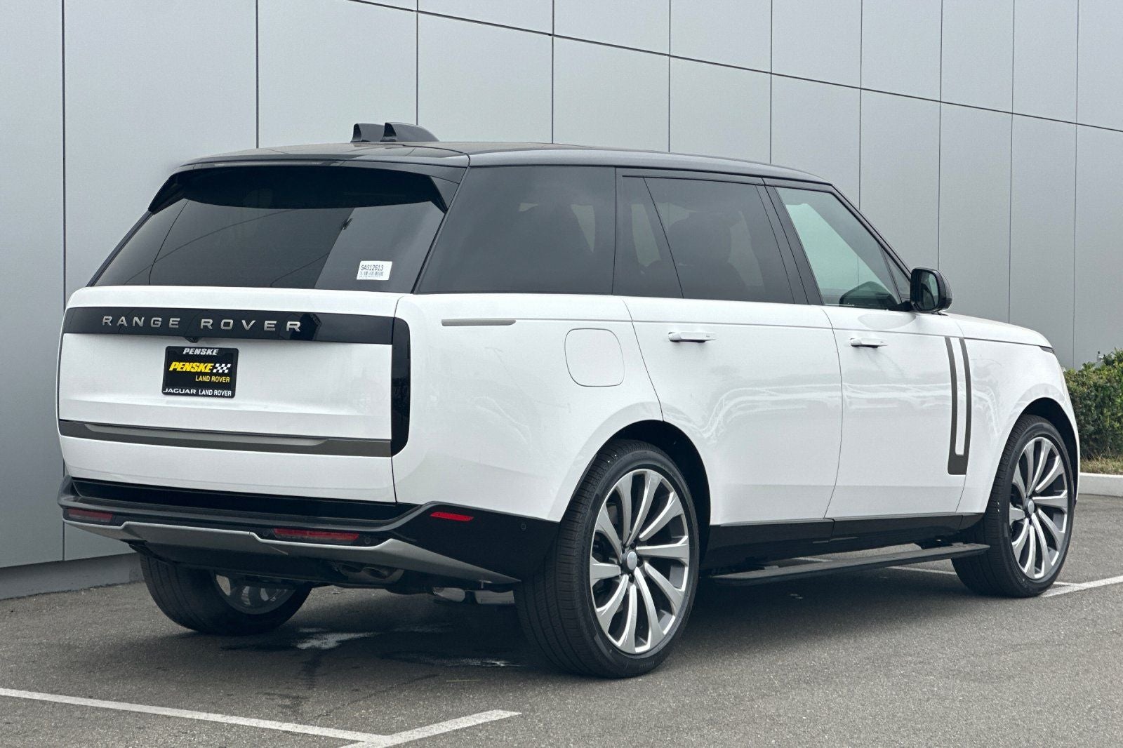 2025 Land Rover Range Rover SE LWB