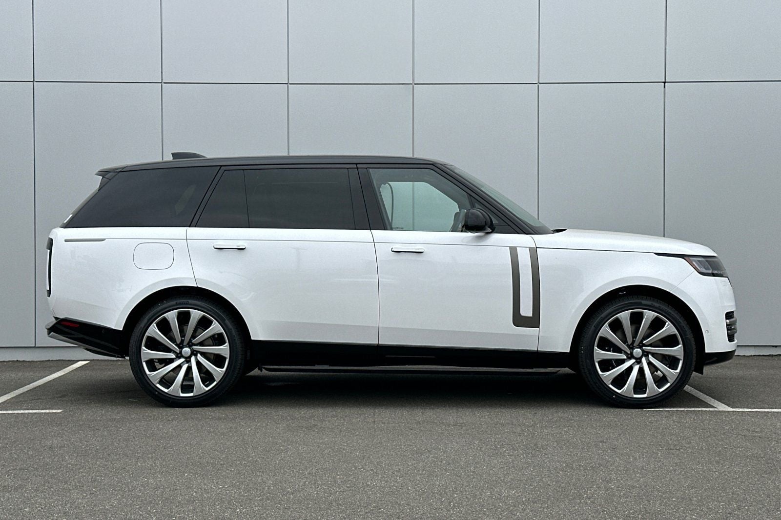 2025 Land Rover Range Rover SE LWB
