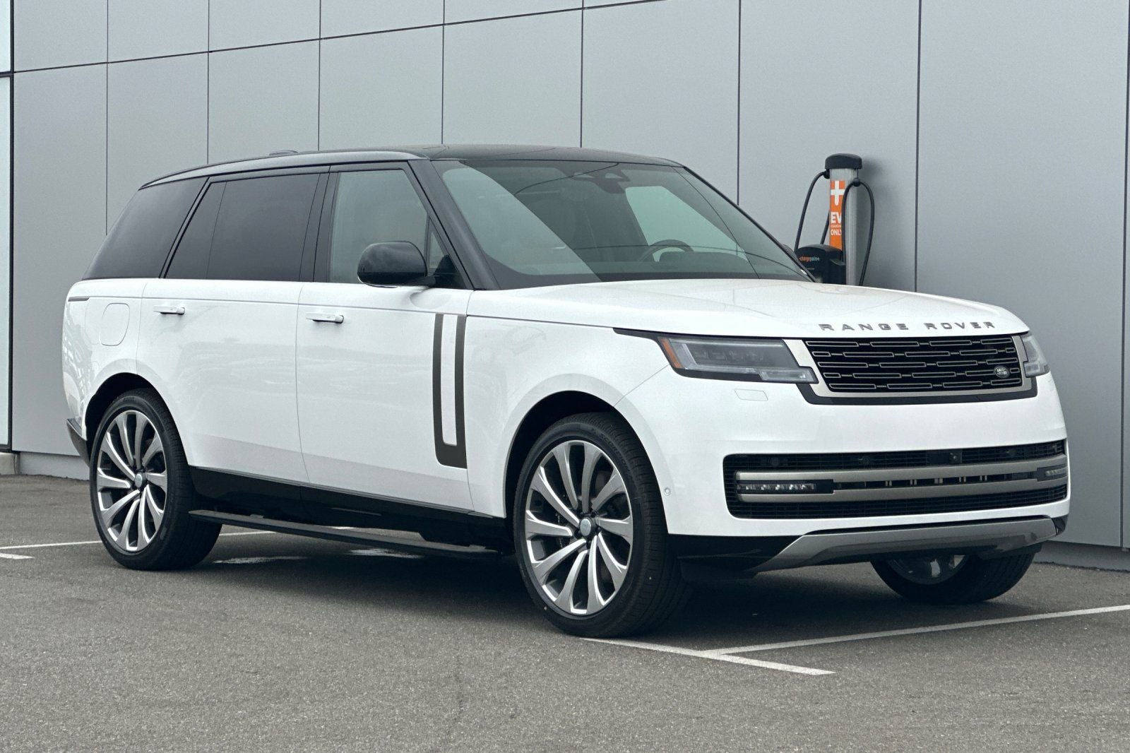 2025 Land Rover Range Rover SE LWB