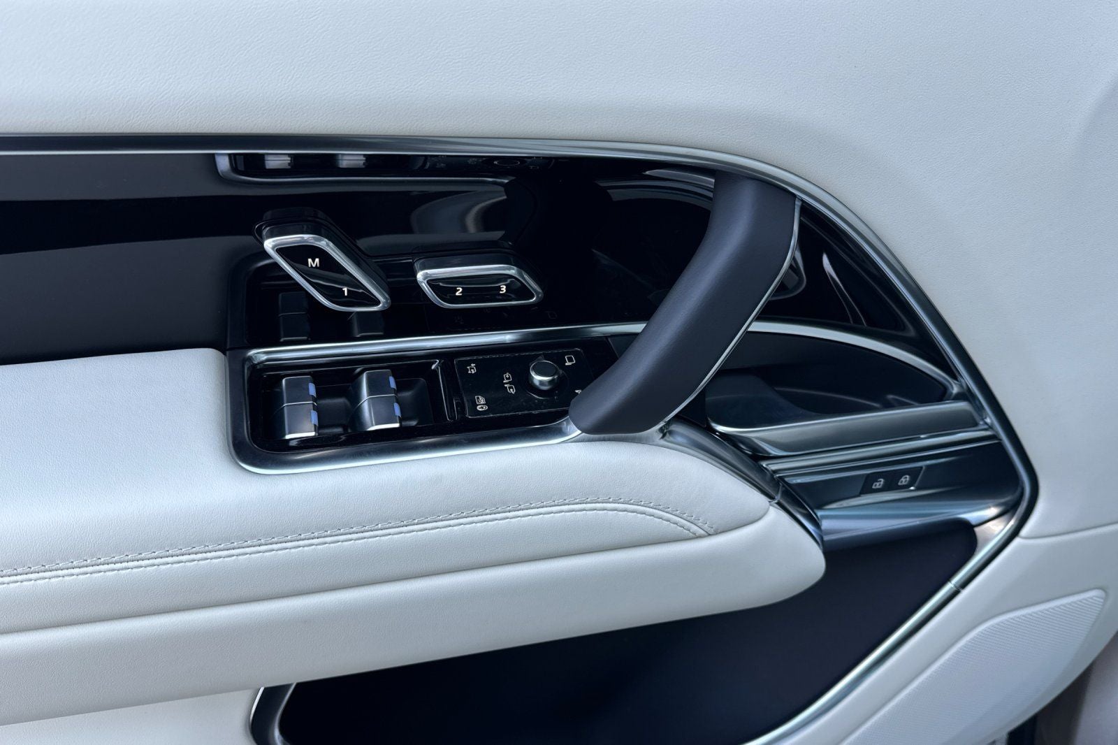 2026 Land Rover Range Rover SE LWB