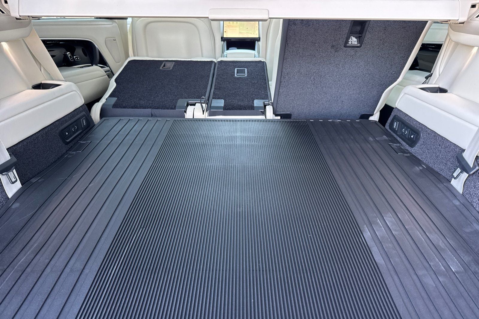 2026 Land Rover Range Rover SE LWB