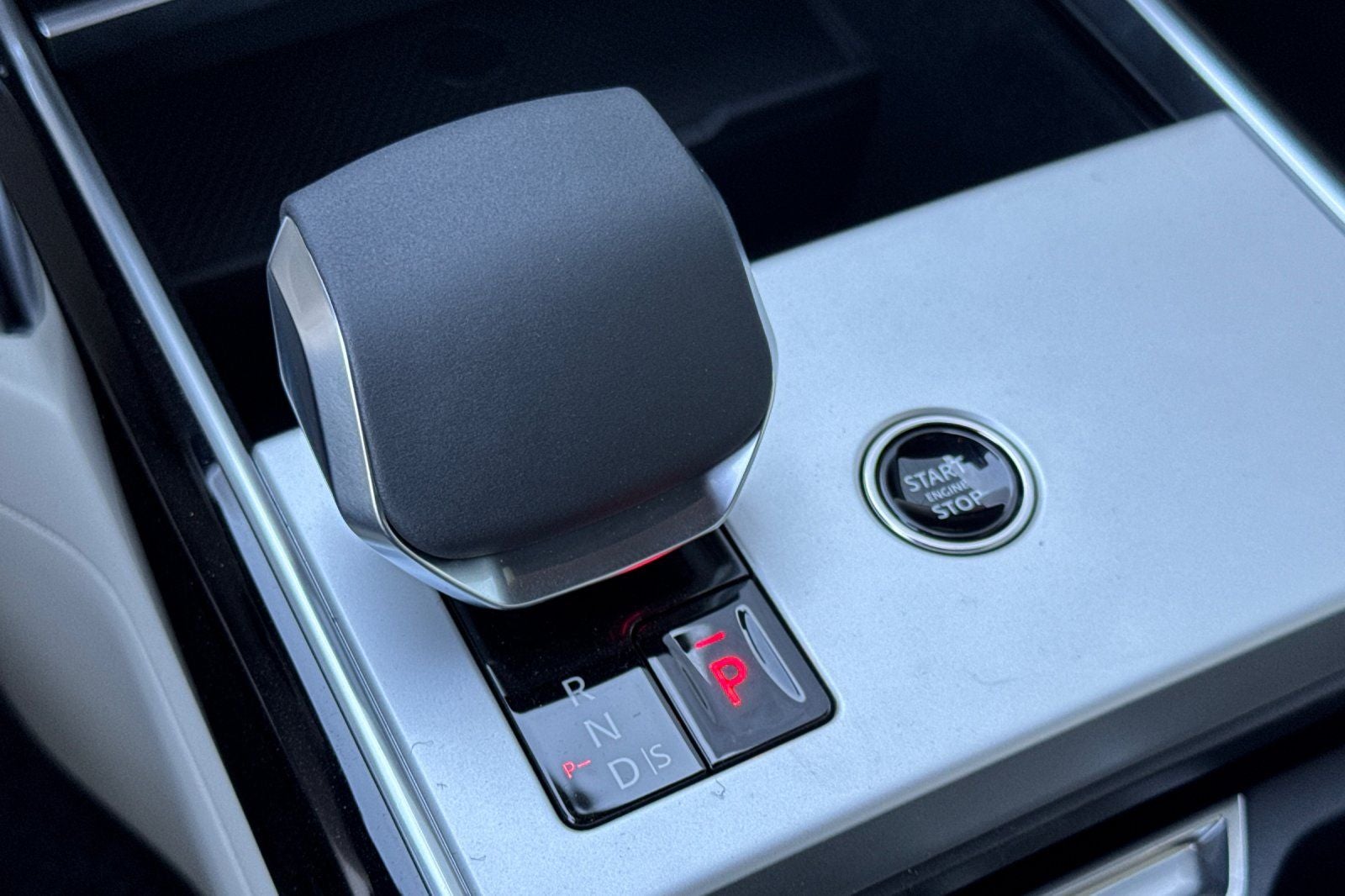 2026 Land Rover Range Rover SE LWB