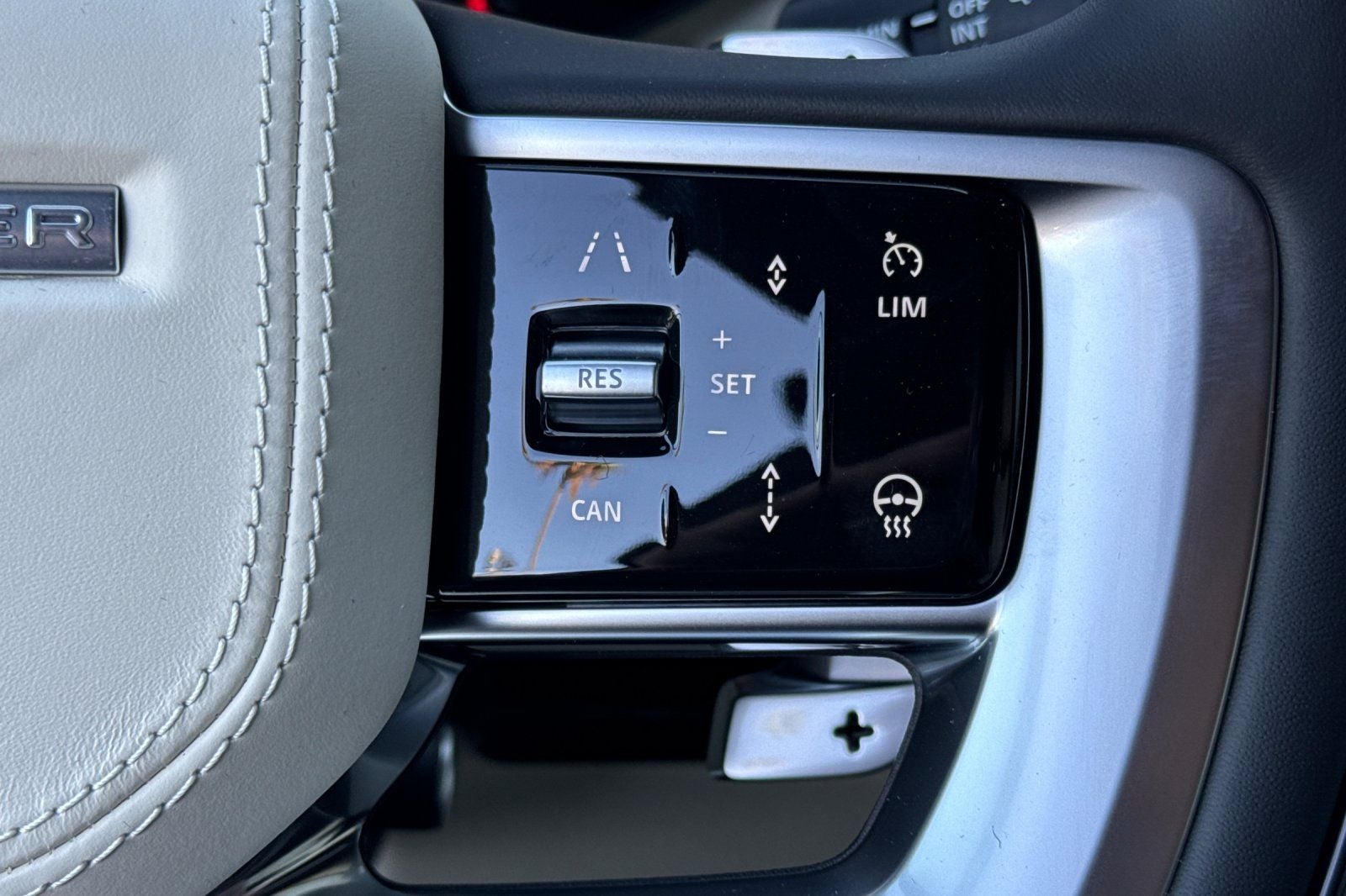 2026 Land Rover Range Rover SE LWB