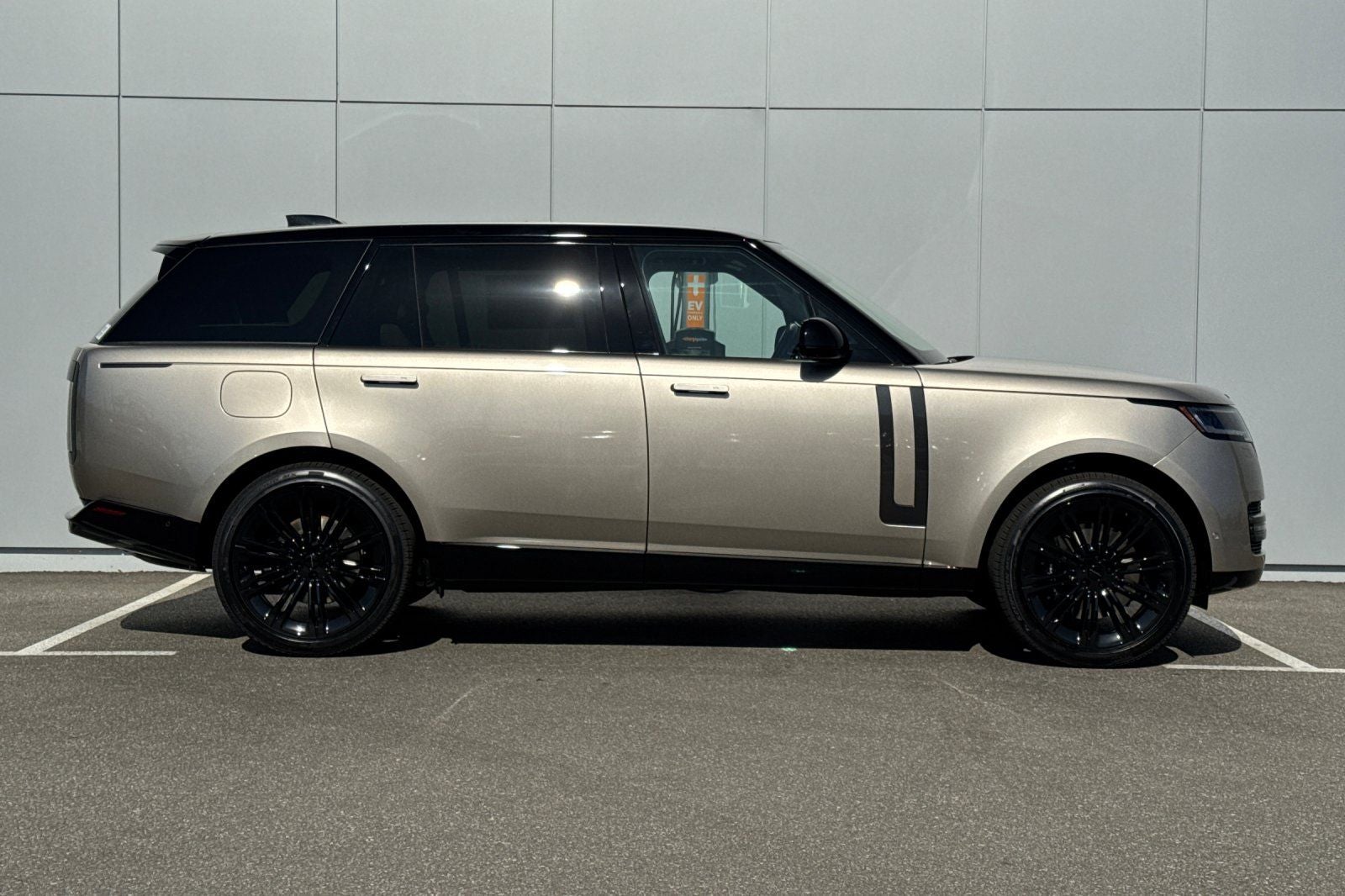 2026 Land Rover Range Rover SE LWB