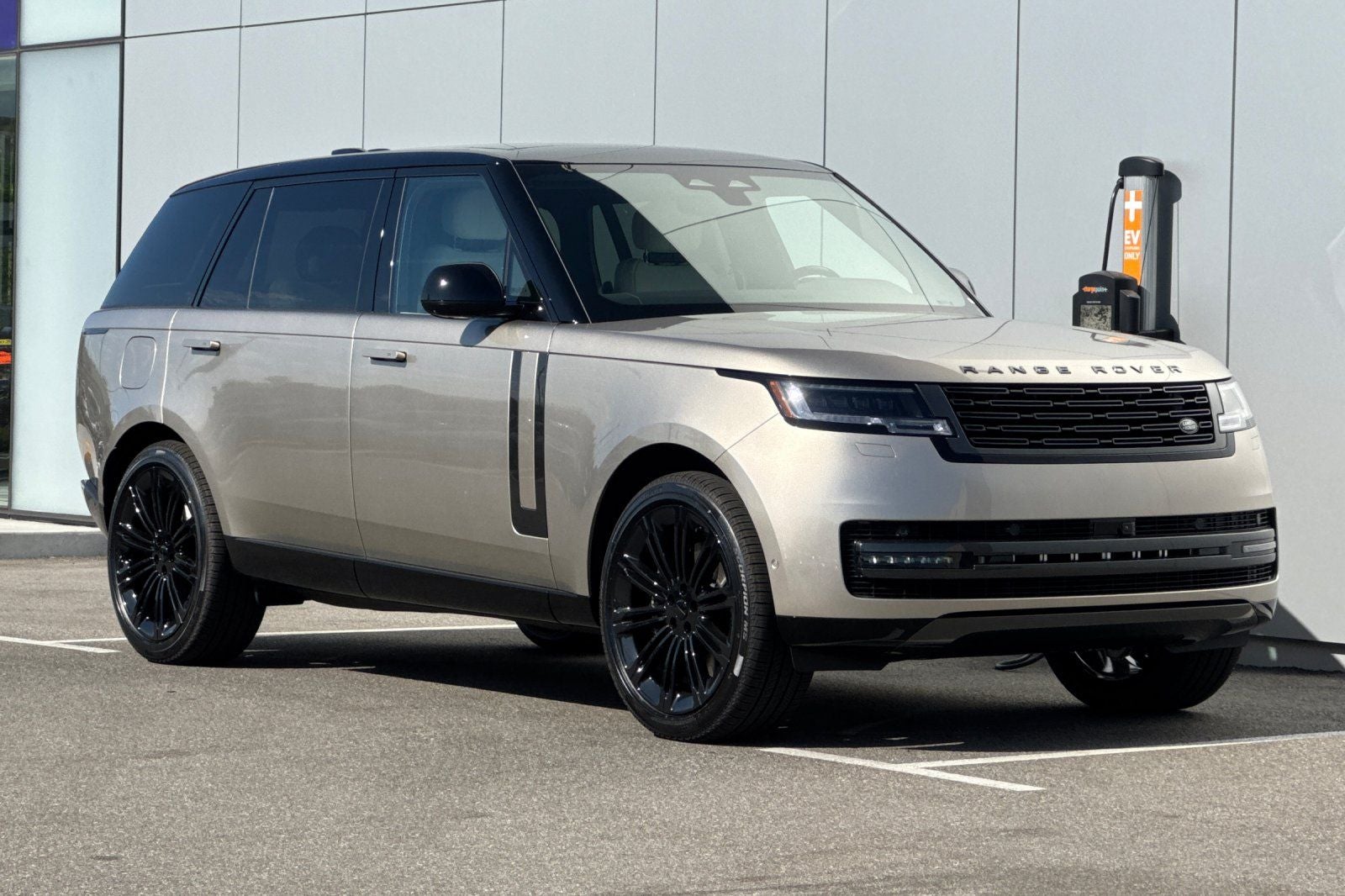 2026 Land Rover Range Rover SE LWB