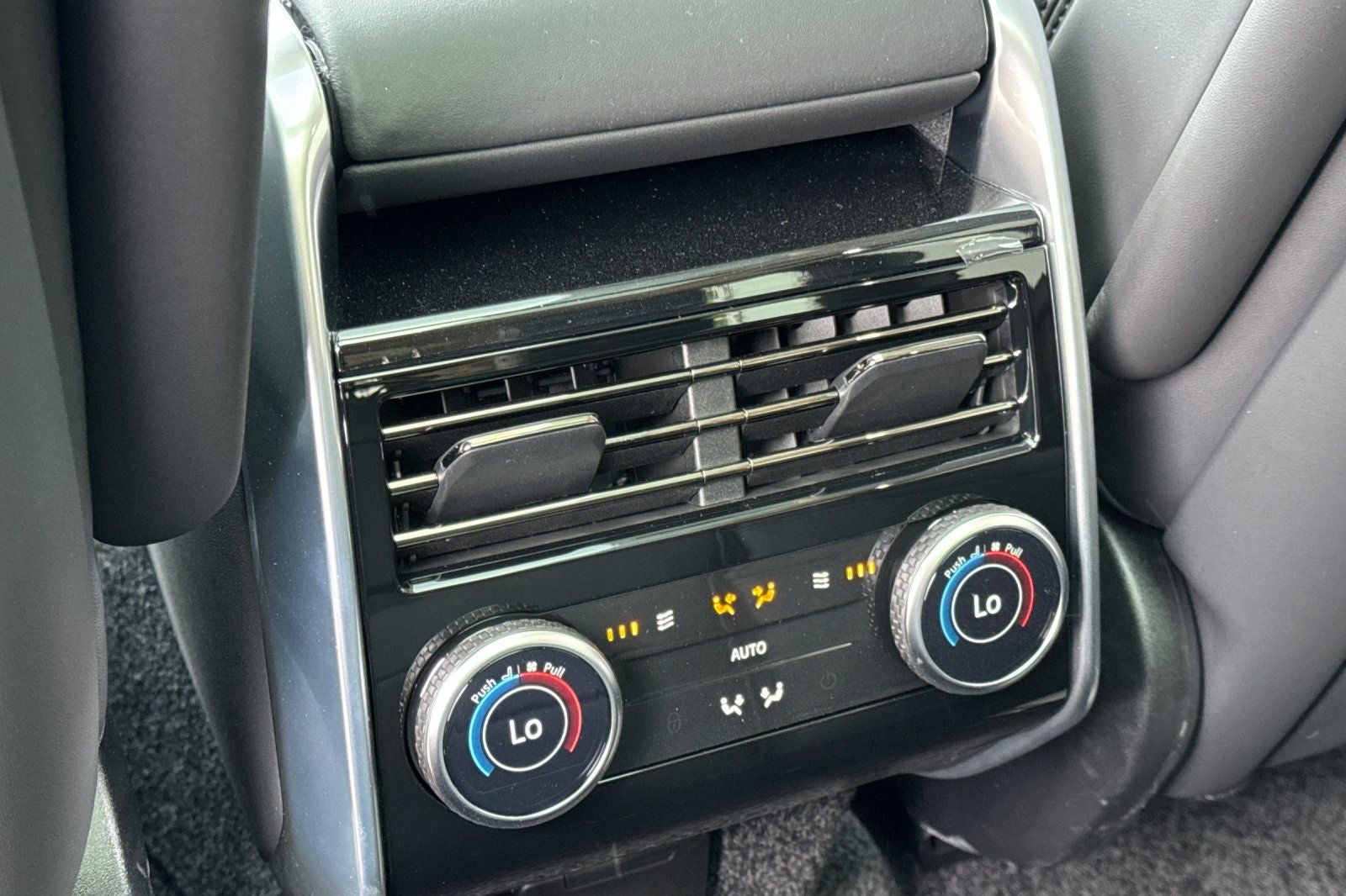 2026 Land Rover Range Rover SE LWB