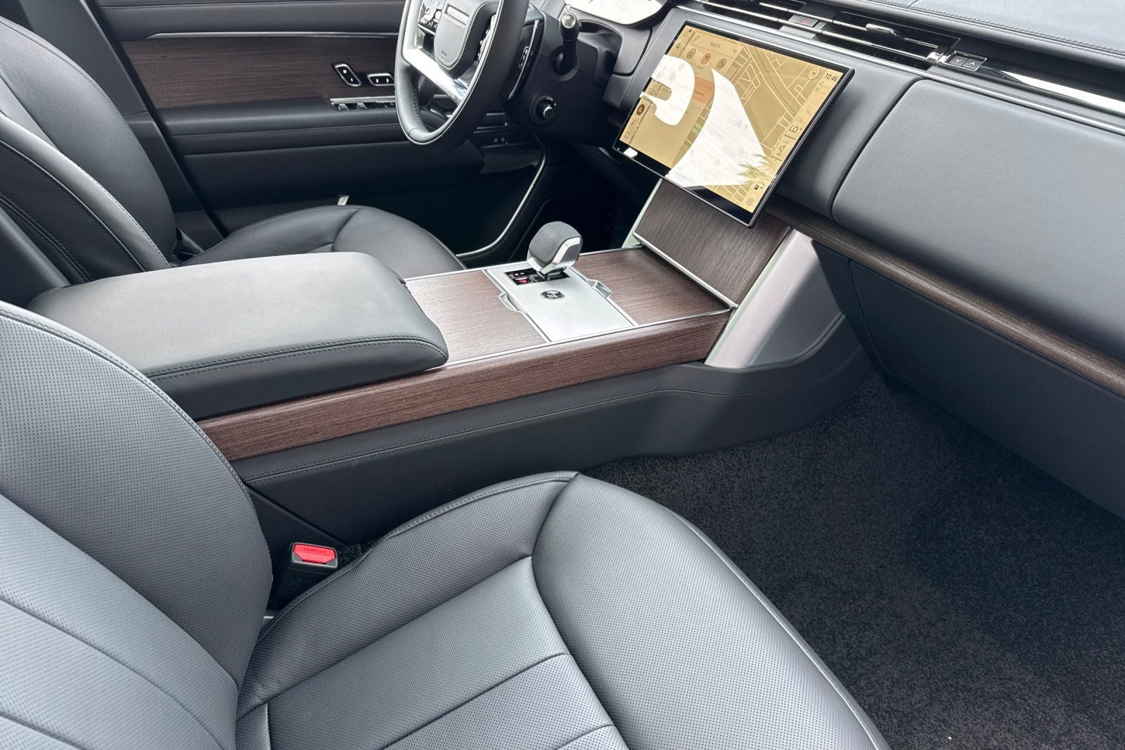 2026 Land Rover Range Rover SE LWB