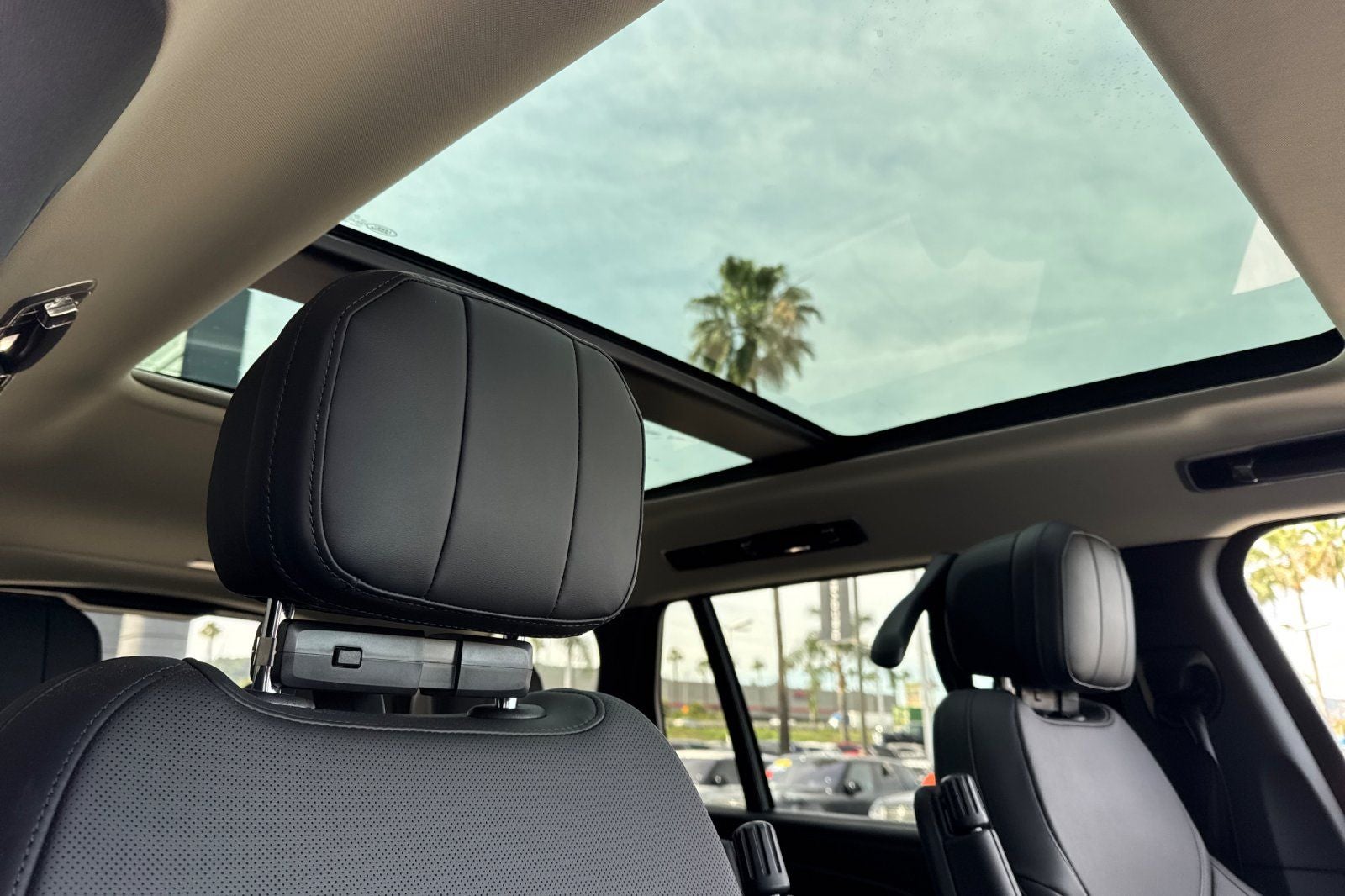 2026 Land Rover Range Rover SE LWB