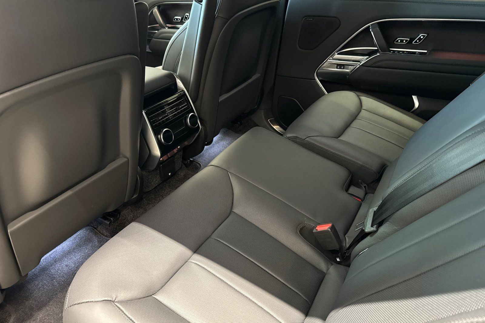 2026 Land Rover Range Rover SE LWB