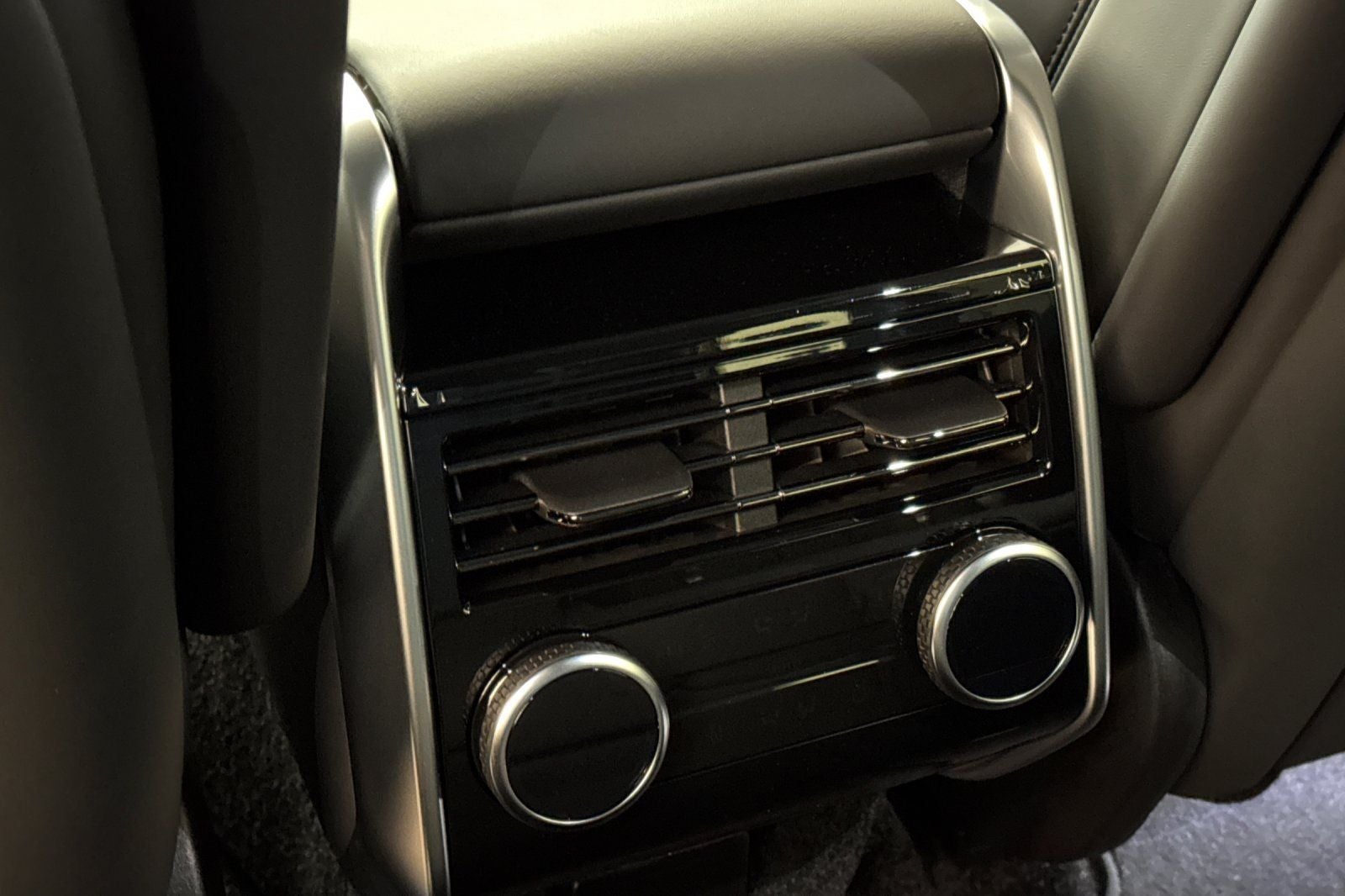 2026 Land Rover Range Rover SE LWB