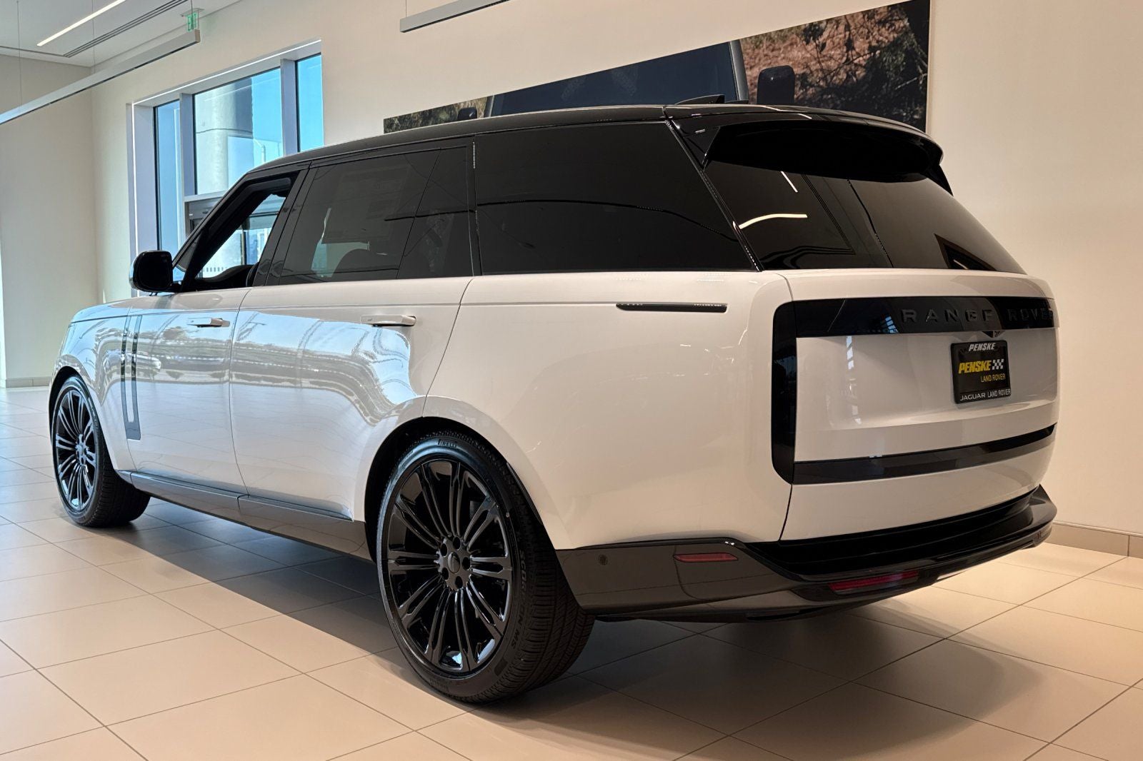 2026 Land Rover Range Rover SE LWB