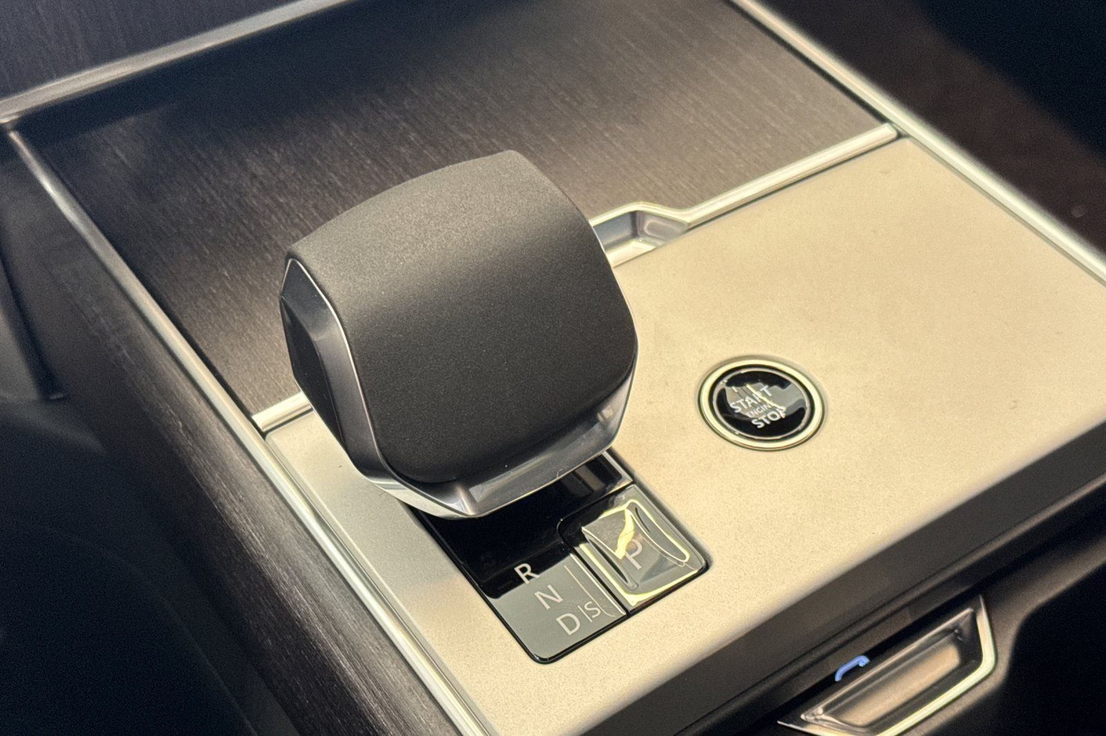 2026 Land Rover Range Rover SE LWB