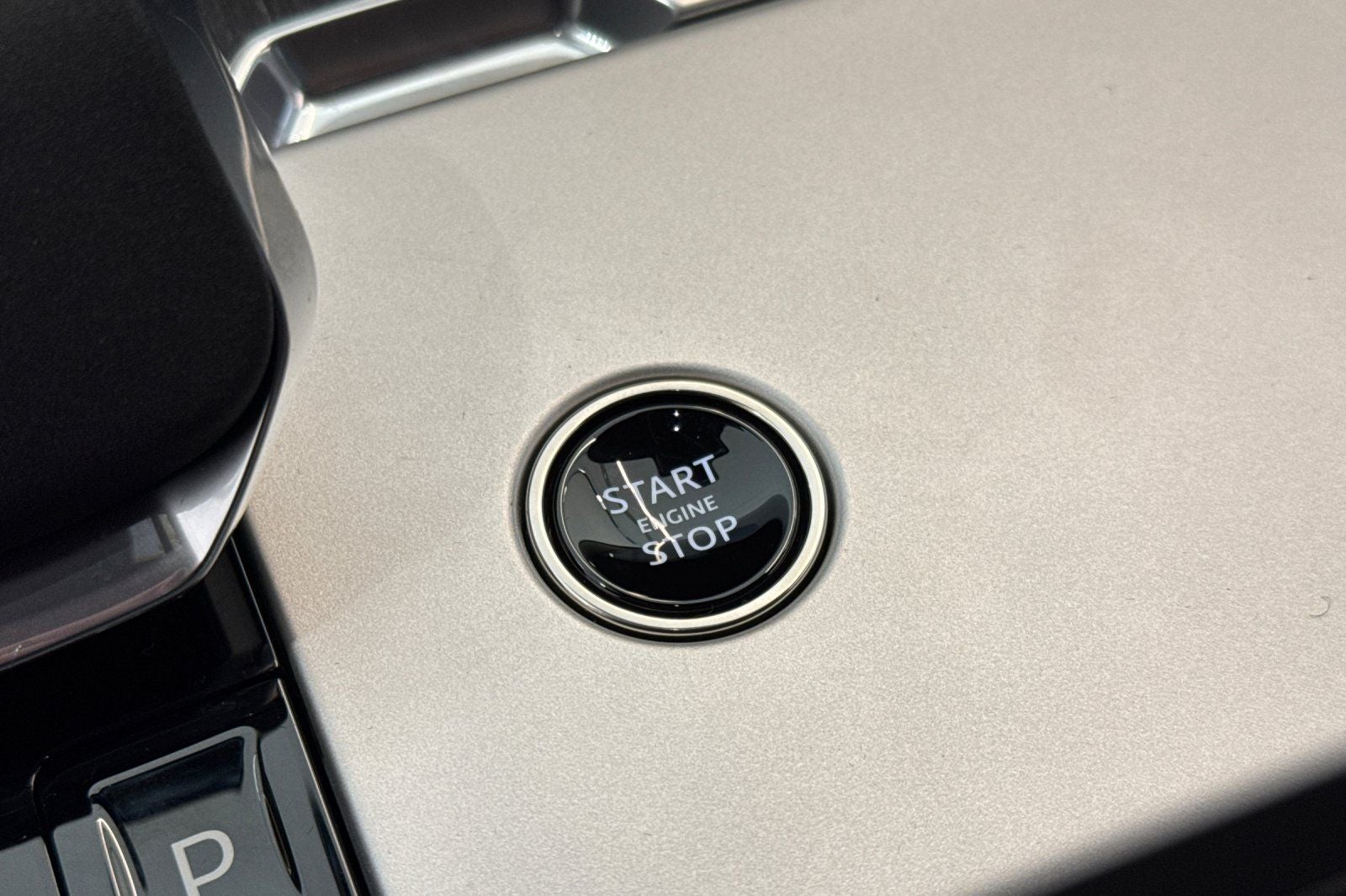 2026 Land Rover Range Rover SE LWB