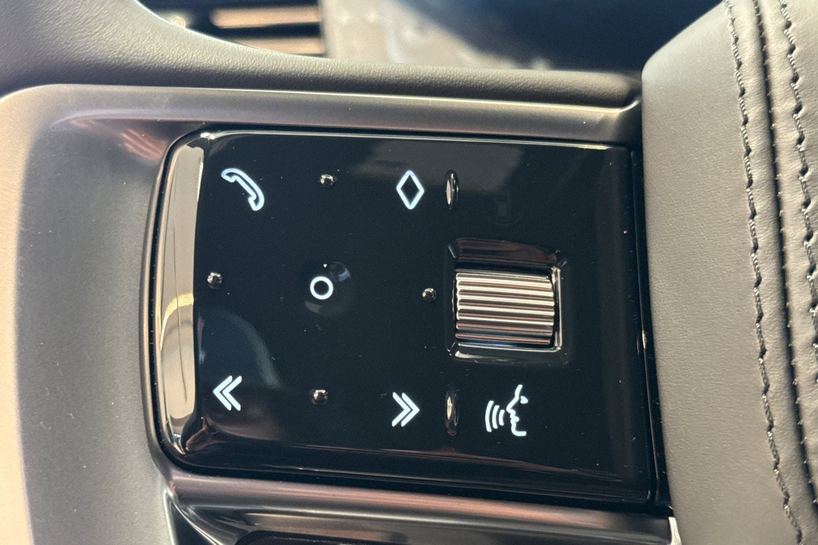 2026 Land Rover Range Rover SE LWB