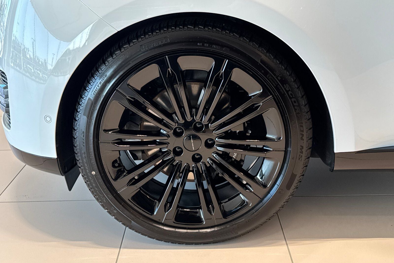 2026 Land Rover Range Rover SE LWB