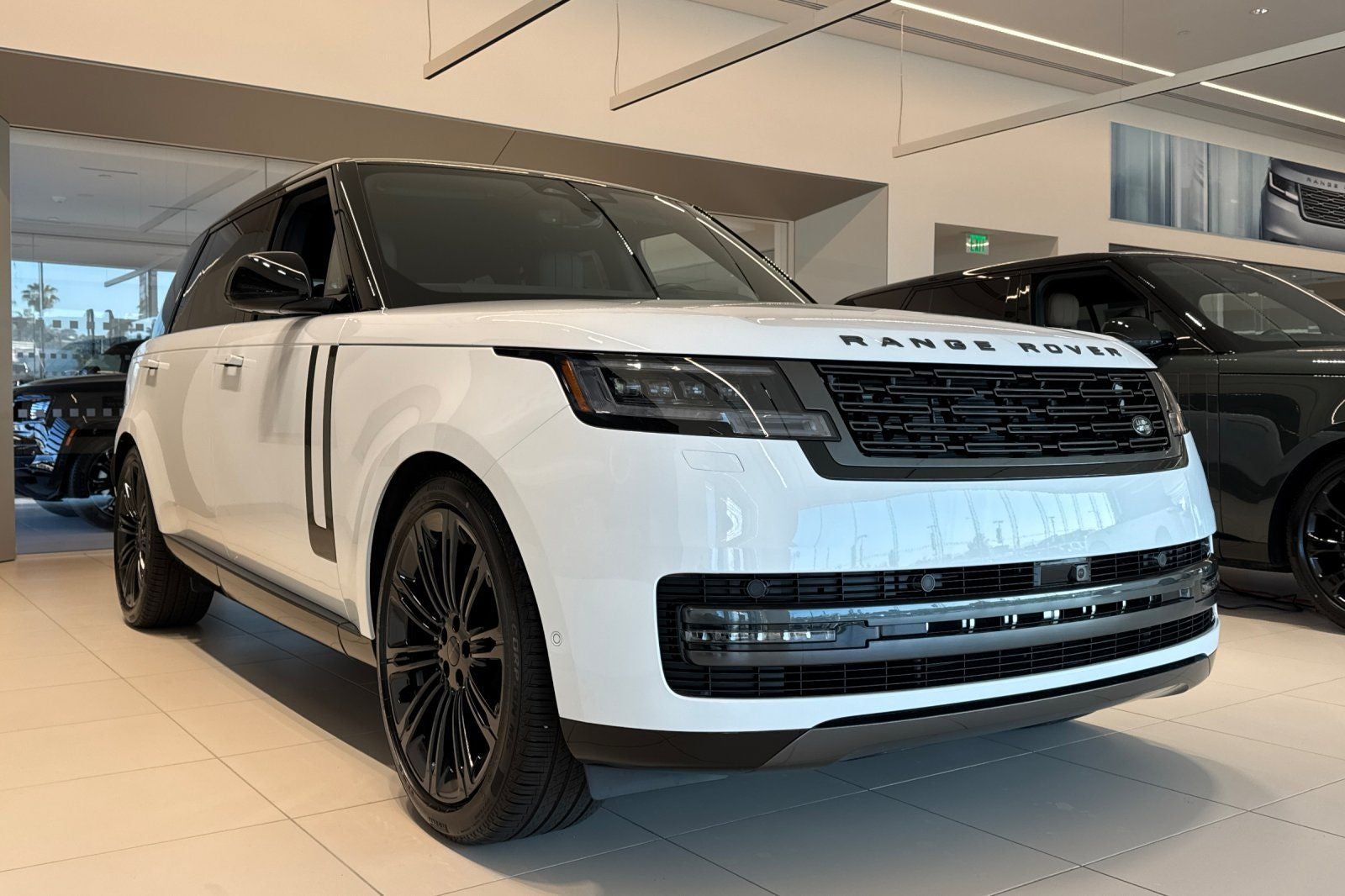 2026 Land Rover Range Rover SE LWB