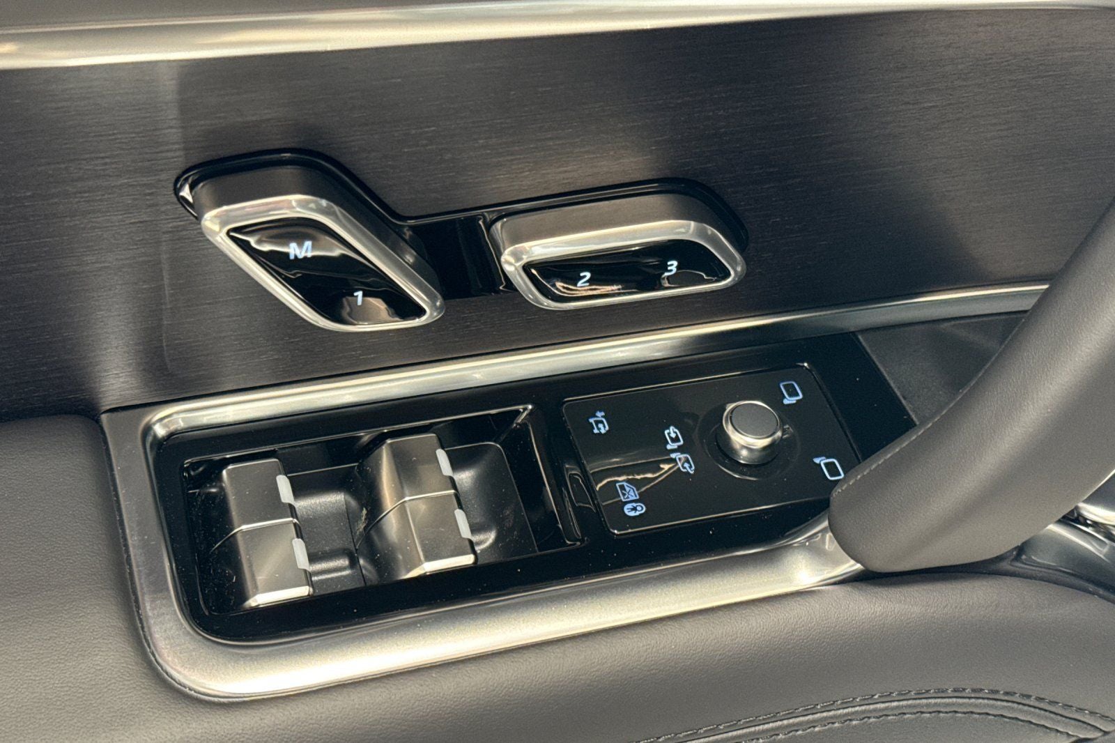 2026 Land Rover Range Rover SE LWB