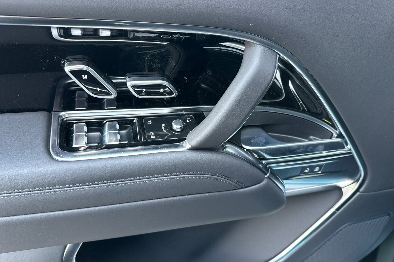2026 Land Rover Range Rover SE LWB
