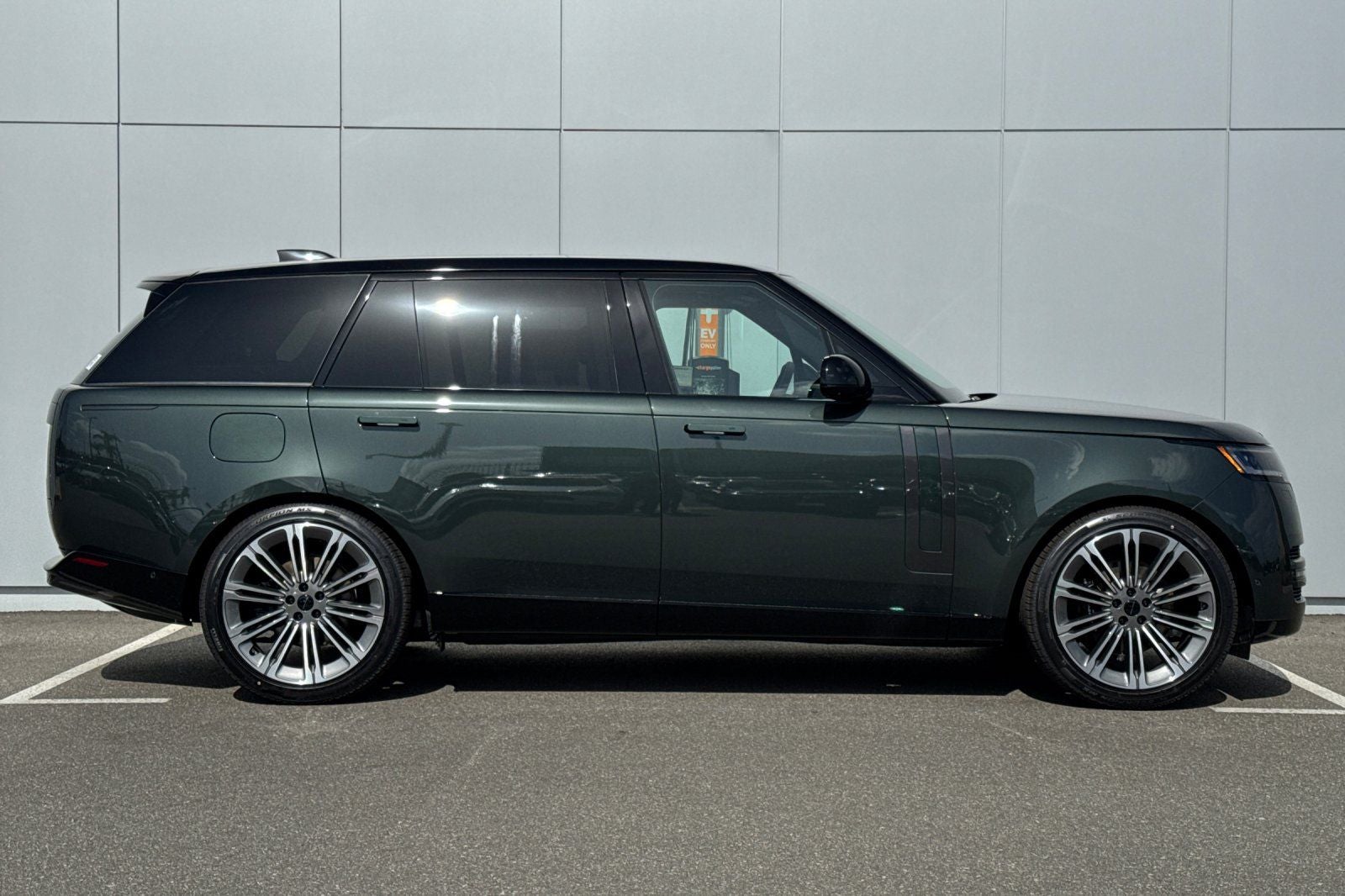 2026 Land Rover Range Rover SE LWB