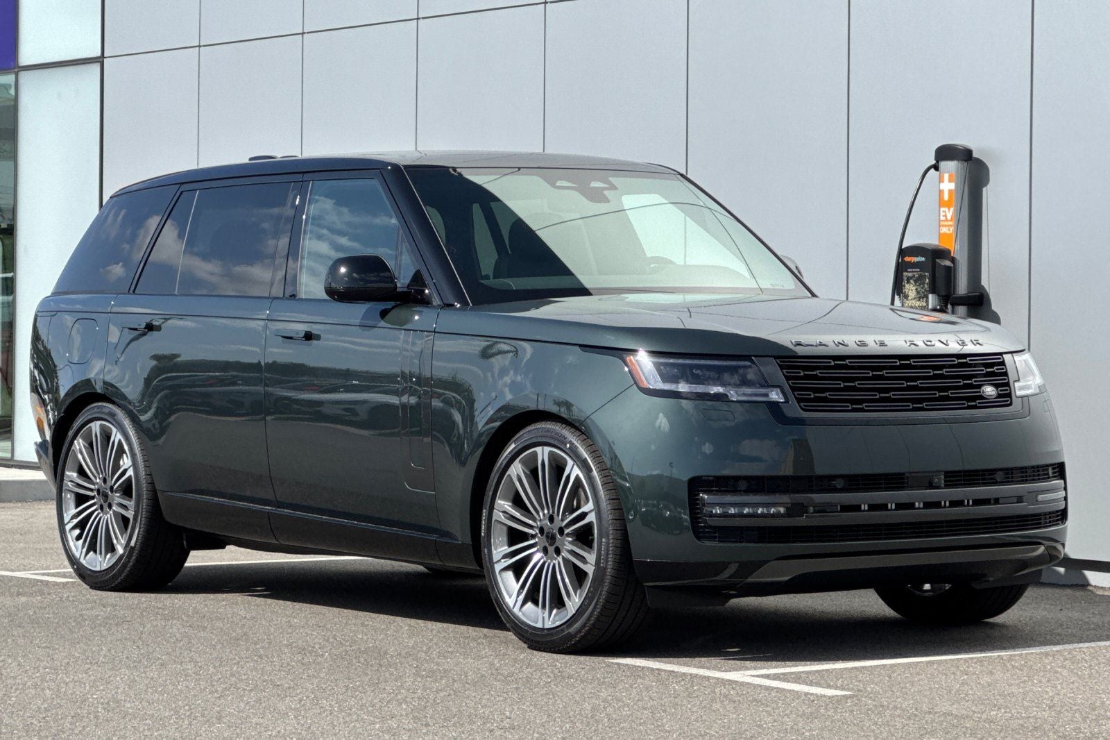 2026 Land Rover Range Rover SE LWB