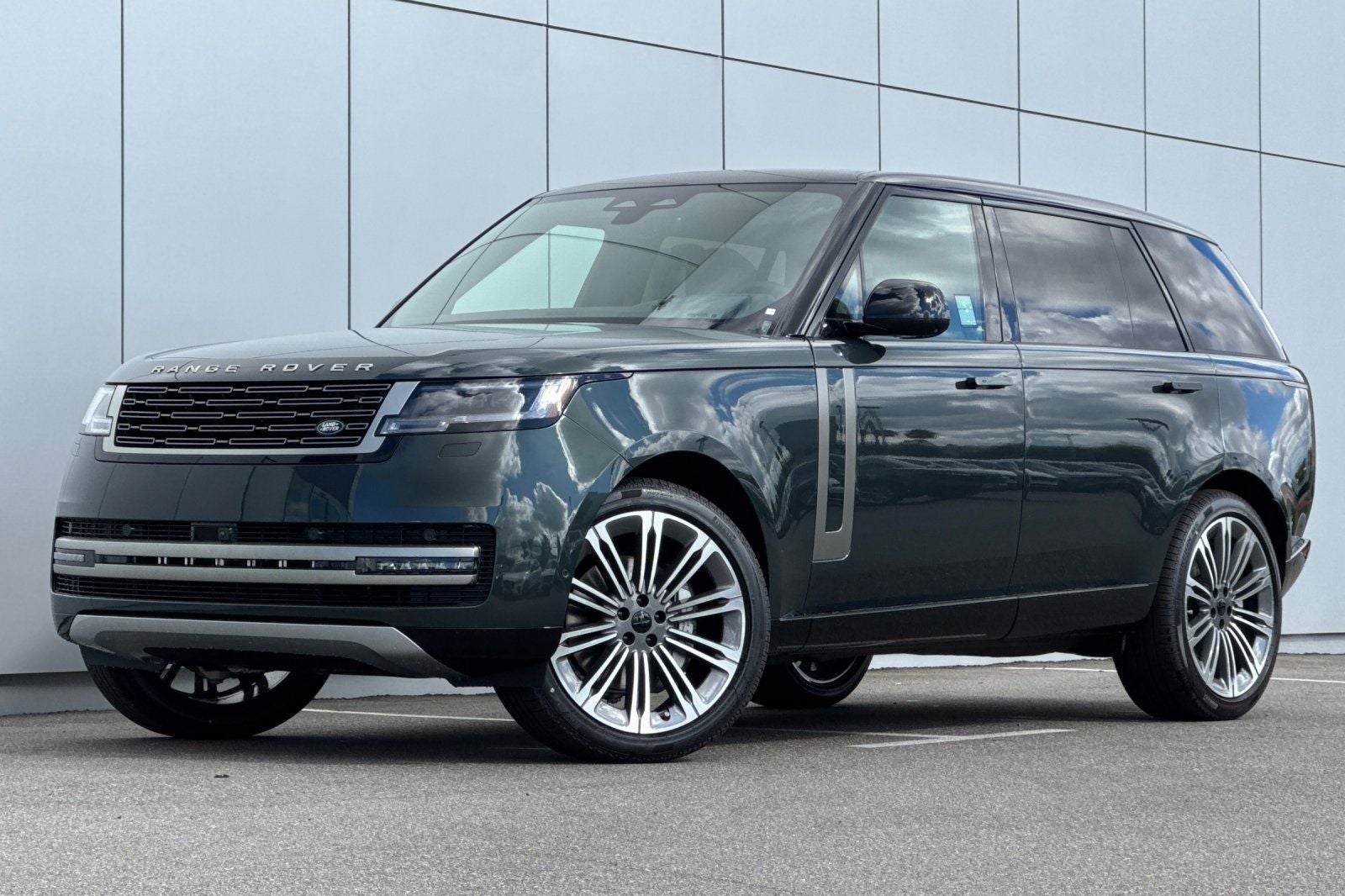 2026 Land Rover Range Rover SE LWB
