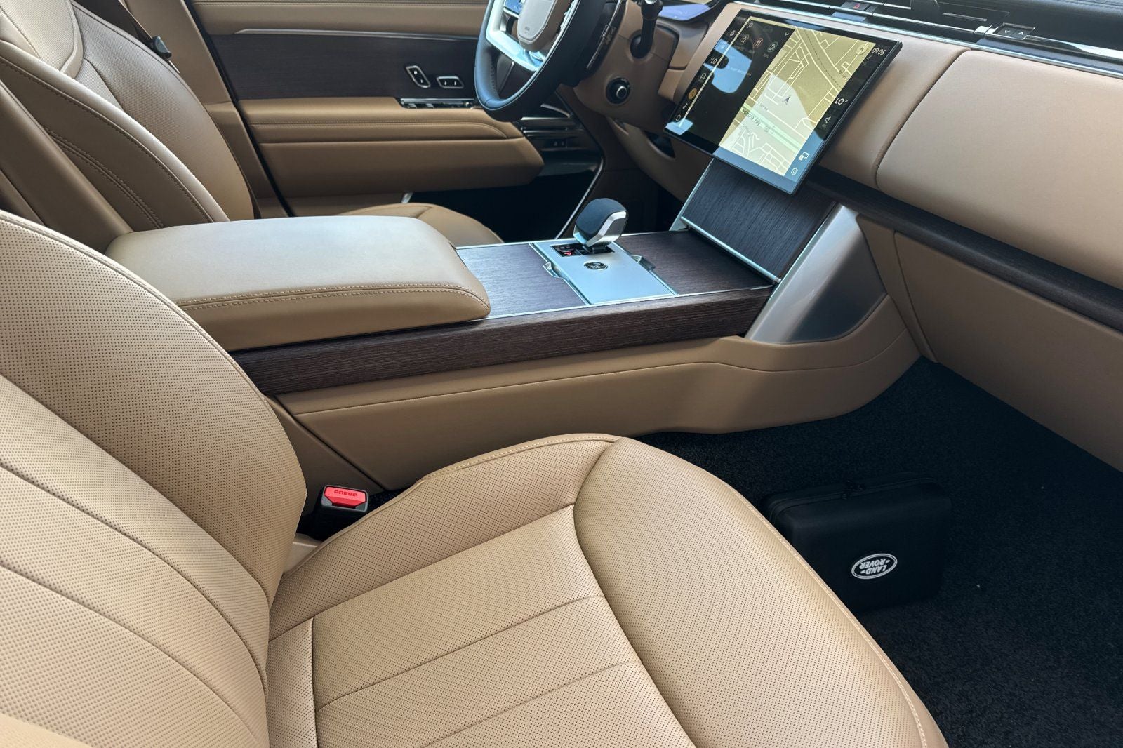 2026 Land Rover Range Rover SE LWB