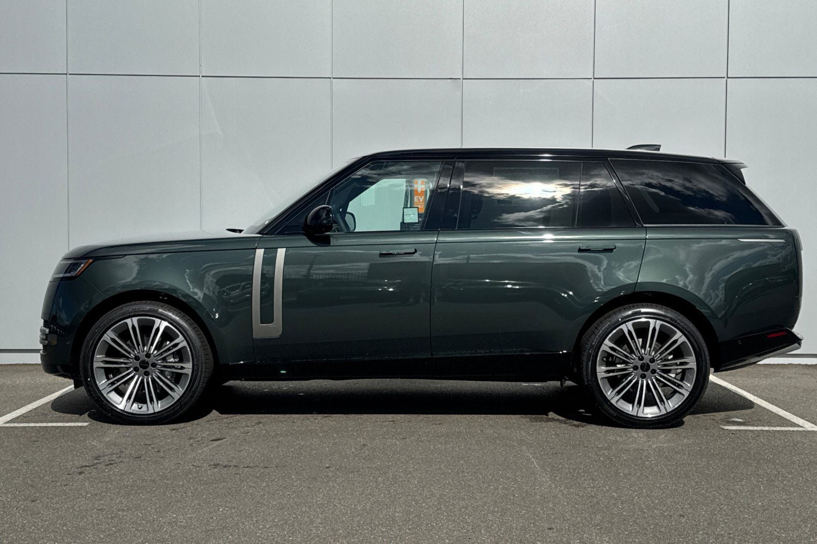 2026 Land Rover Range Rover SE LWB