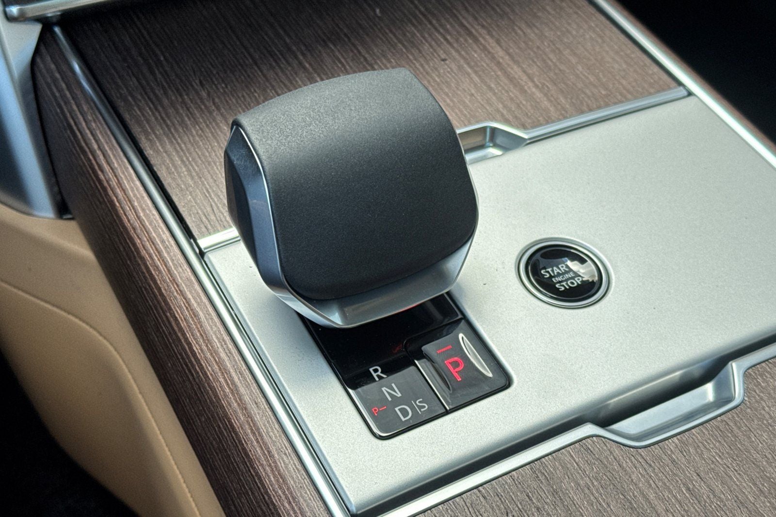 2026 Land Rover Range Rover SE LWB