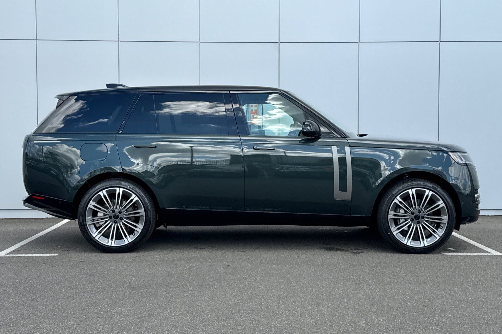2026 Land Rover Range Rover SE LWB