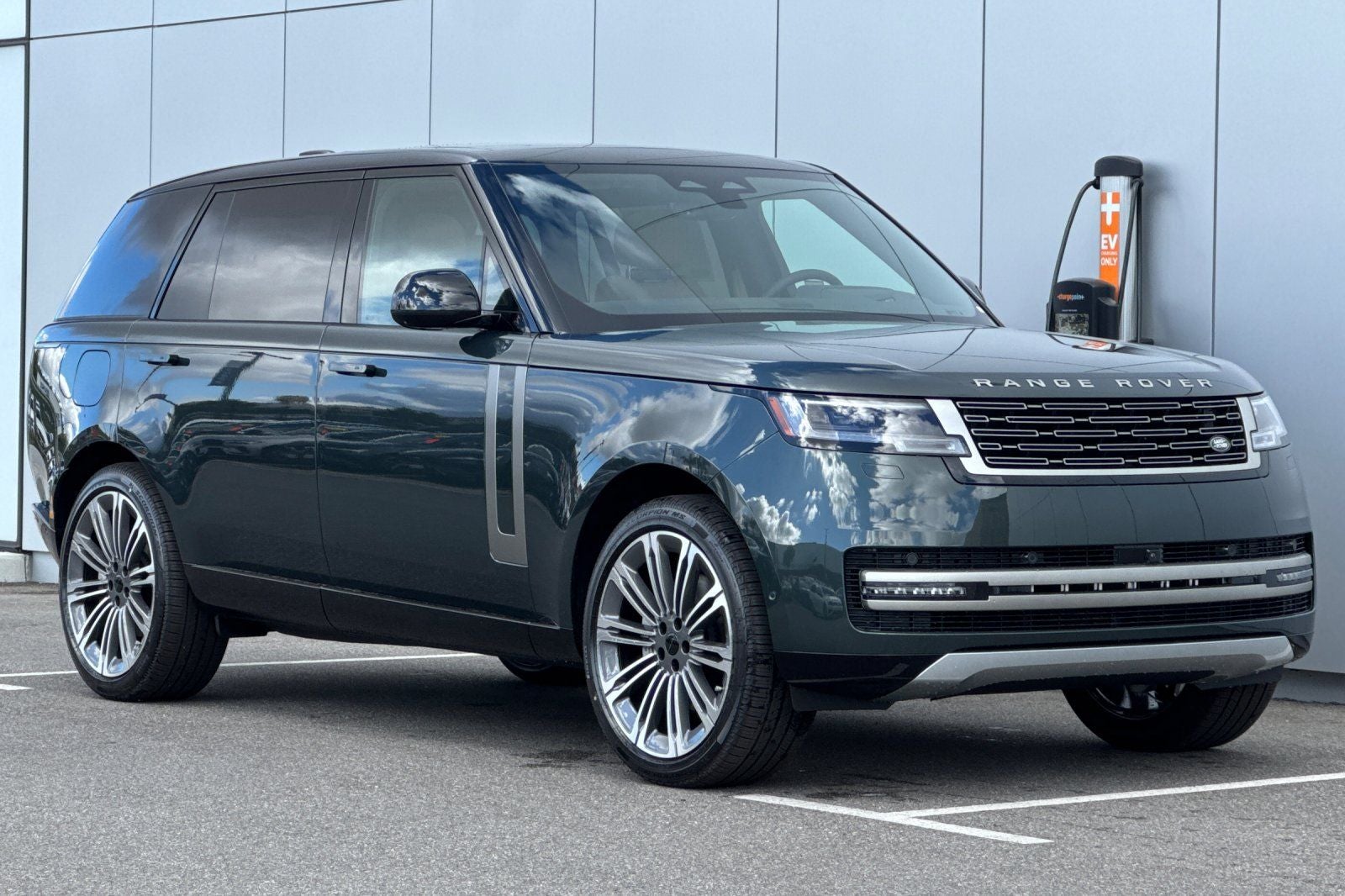 2026 Land Rover Range Rover SE LWB