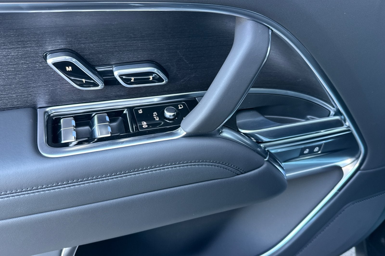 2027 Land Rover Range Rover SE LWB