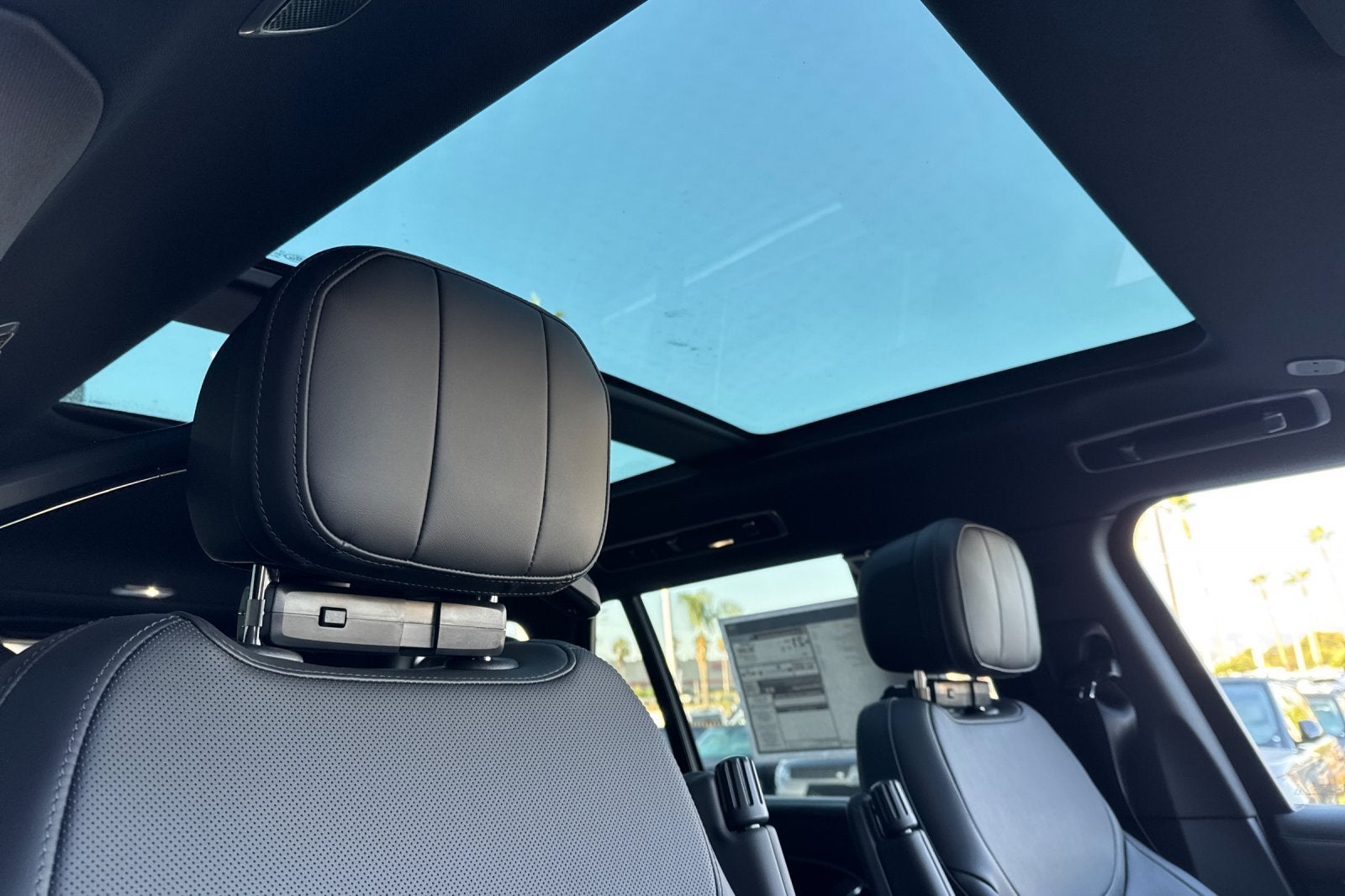 2027 Land Rover Range Rover SE LWB