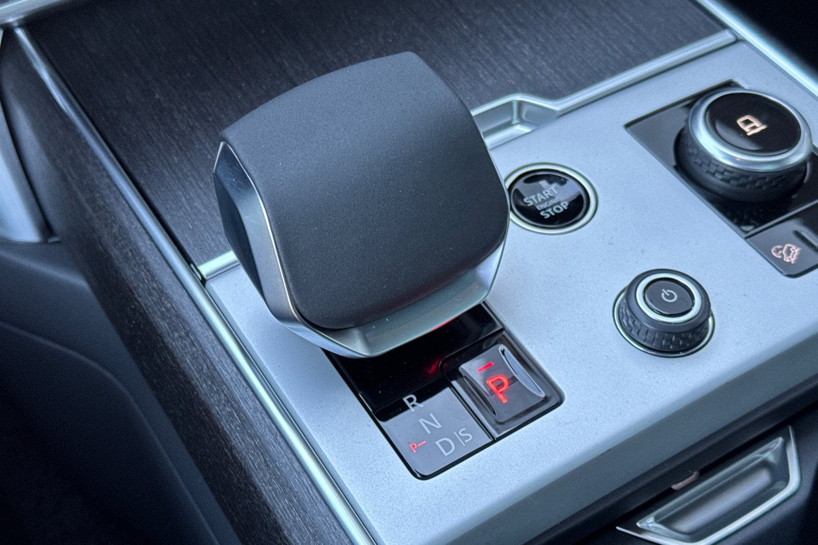 2027 Land Rover Range Rover SE LWB