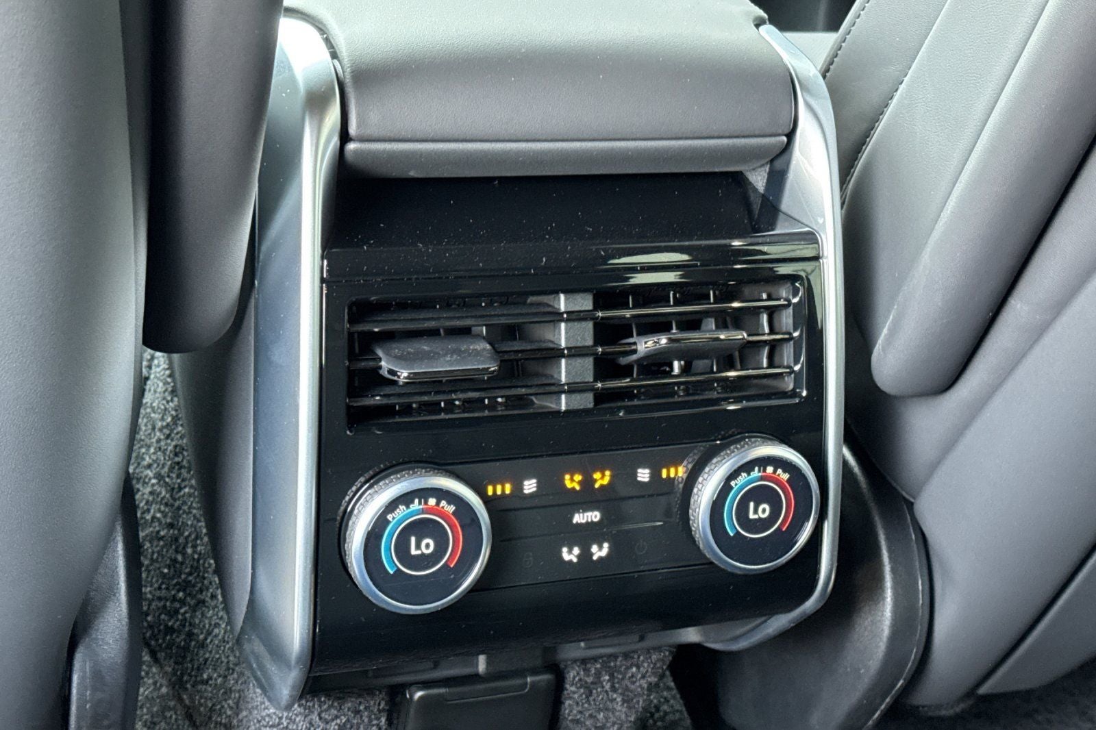2026 Land Rover Range Rover SE LWB