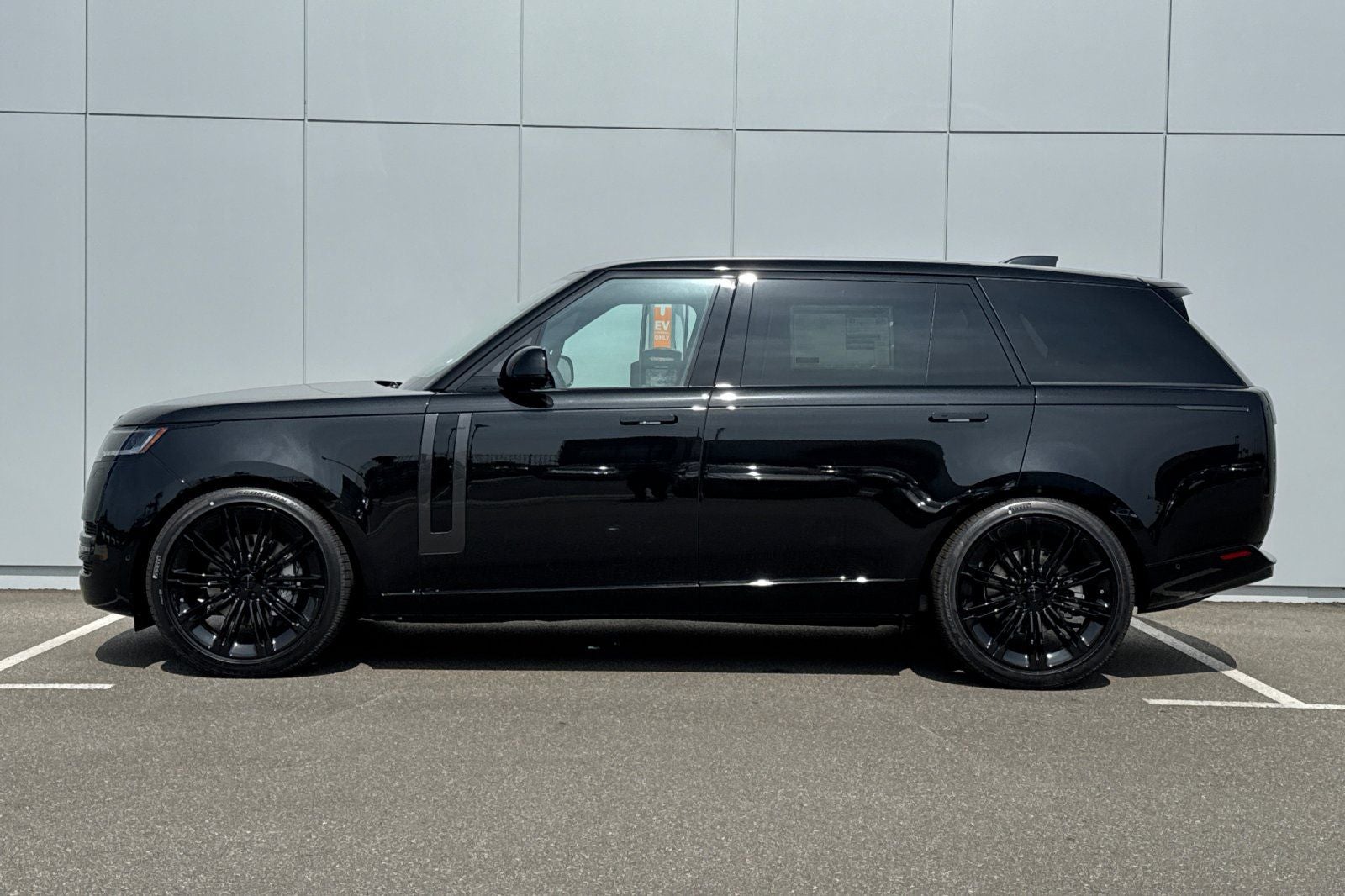 2026 Land Rover Range Rover SE LWB