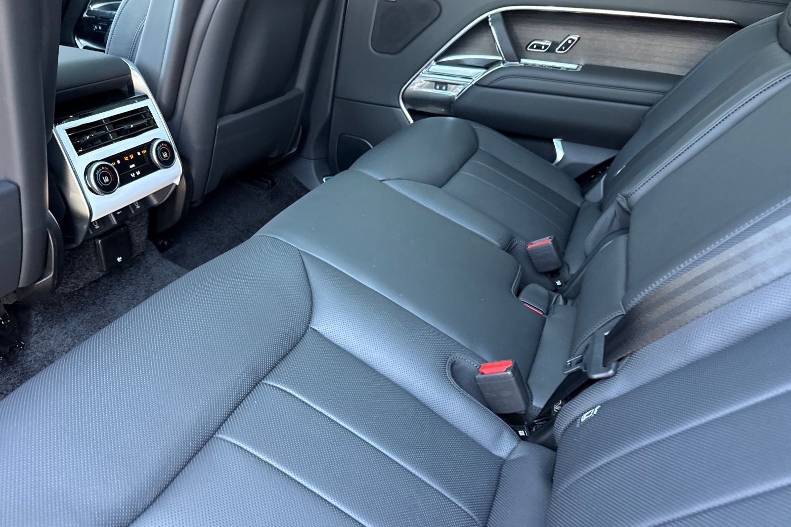 2026 Land Rover Range Rover SE LWB