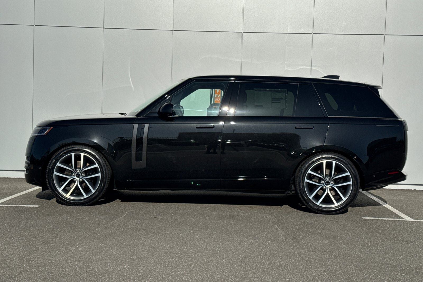 2026 Land Rover Range Rover SE LWB