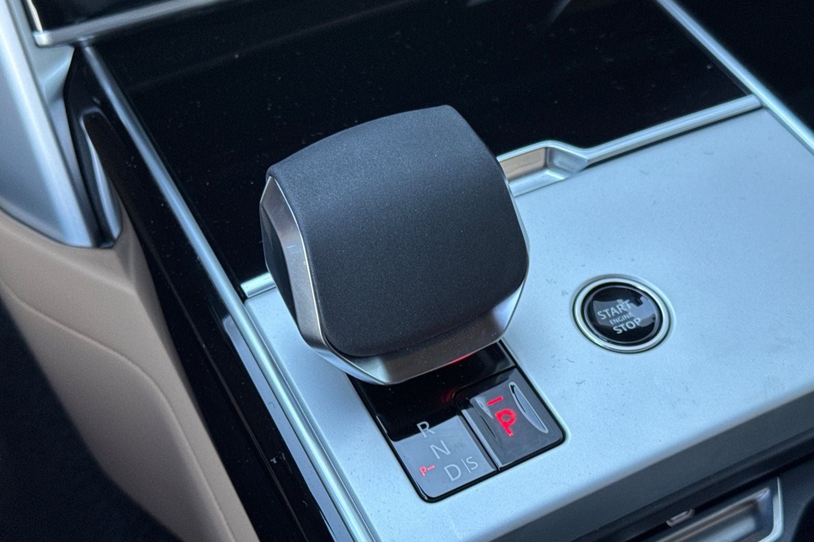 2026 Land Rover Range Rover SE LWB