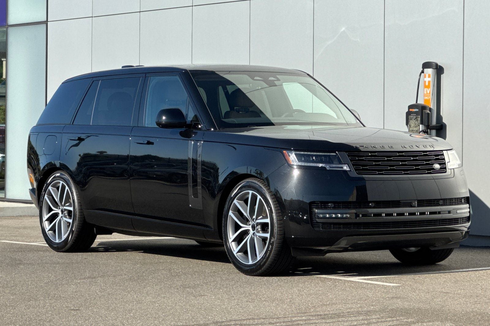 2026 Land Rover Range Rover SE LWB