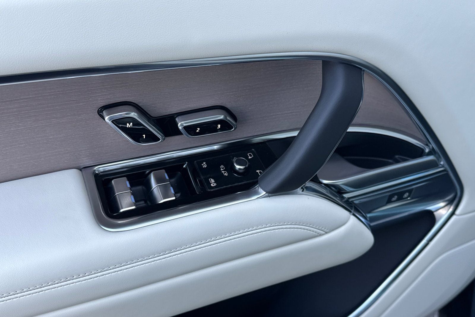 2026 Land Rover Range Rover SE LWB