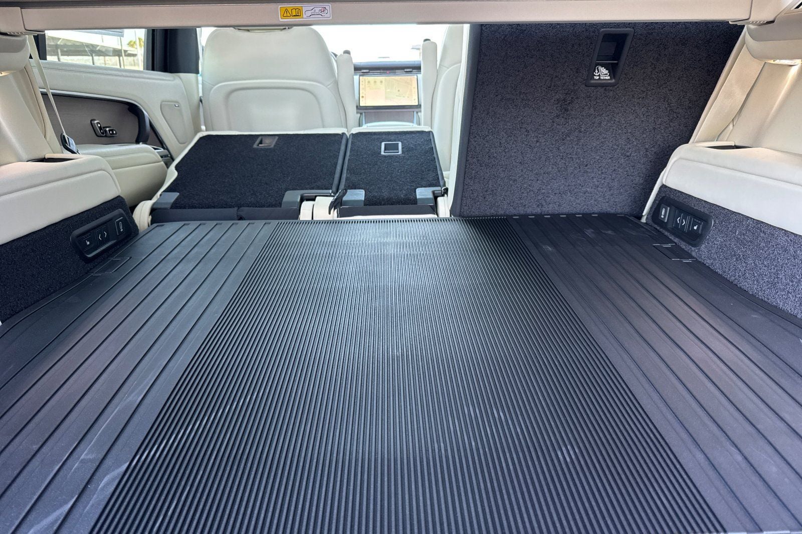 2026 Land Rover Range Rover SE LWB