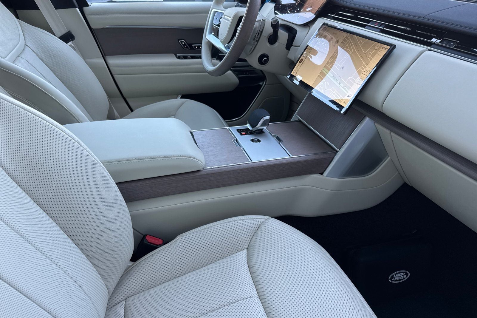 2026 Land Rover Range Rover SE LWB