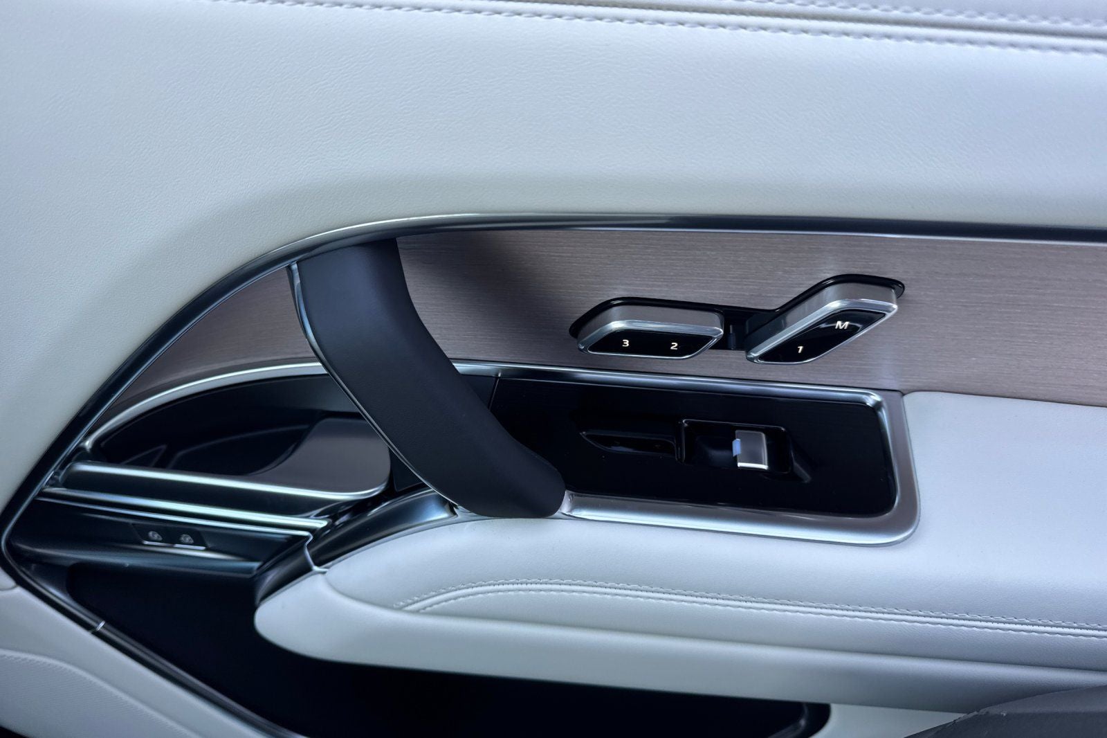 2026 Land Rover Range Rover SE LWB